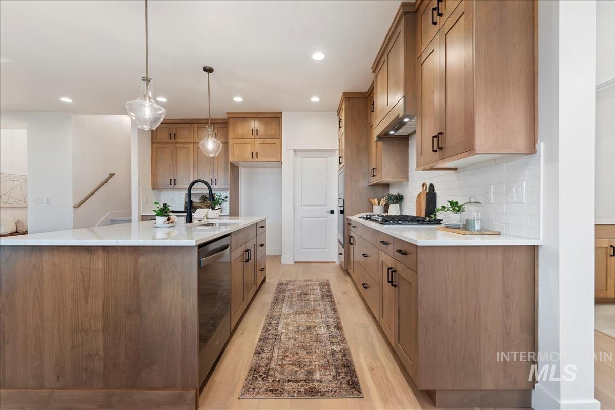 7023 N Birsay, Eagle, Idaho 83616, 5 Bedrooms, 3.5 Bathrooms, Residential For Sale, Price $879,880,MLS 98971771