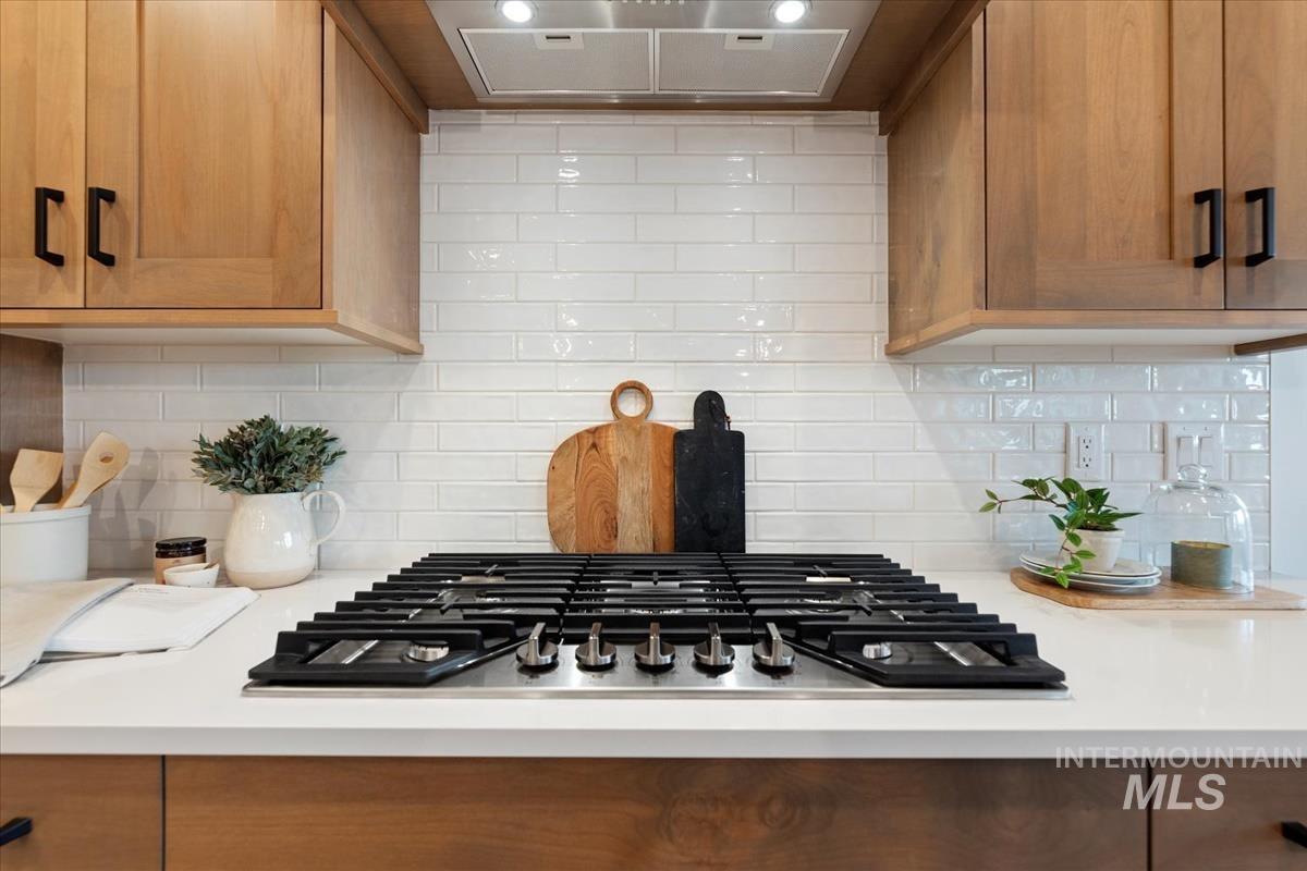 7023 N Birsay, Eagle, Idaho 83616, 5 Bedrooms, 3.5 Bathrooms, Residential For Sale, Price $879,880,MLS 98971771