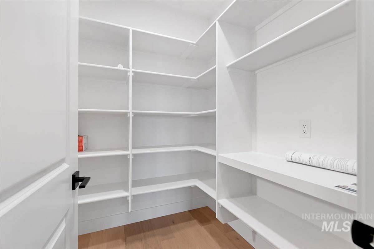 7023 N Birsay, Eagle, Idaho 83616, 5 Bedrooms, 3.5 Bathrooms, Residential For Sale, Price $879,880,MLS 98971771