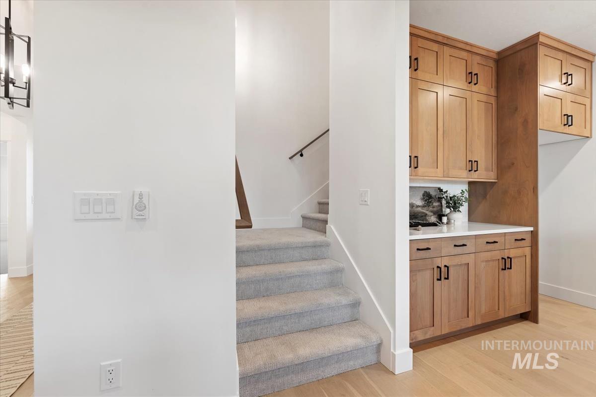 7023 N Birsay, Eagle, Idaho 83616, 5 Bedrooms, 3.5 Bathrooms, Residential For Sale, Price $879,880,MLS 98971771