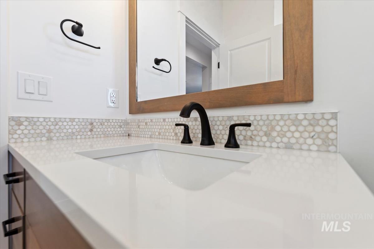 7023 N Birsay, Eagle, Idaho 83616, 5 Bedrooms, 3.5 Bathrooms, Residential For Sale, Price $879,880,MLS 98971771