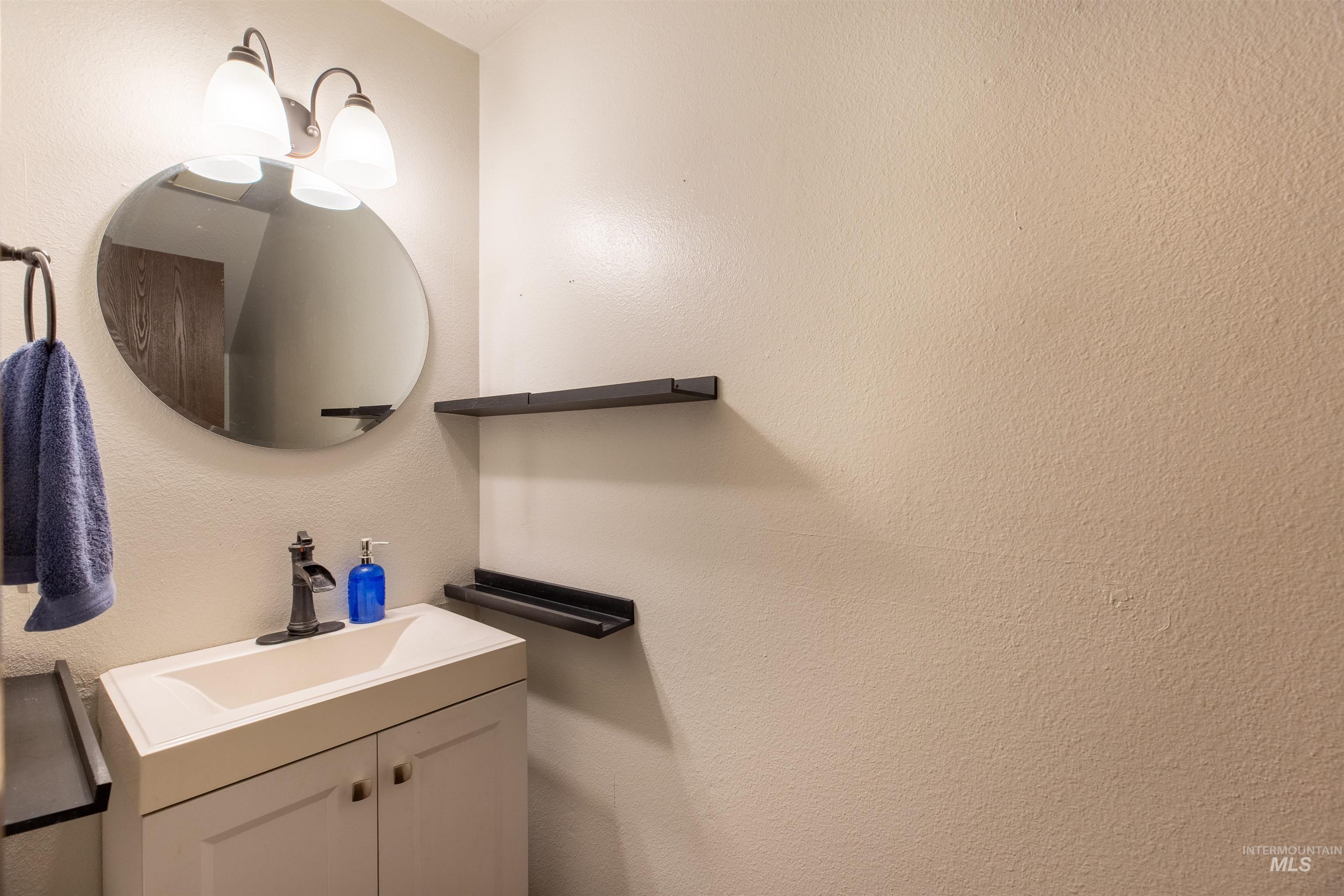 6819 W Maxwell Ln., Boise, Idaho 83704, 2 Bedrooms, 1.5 Bathrooms, Residential For Sale, Price $259,900,MLS 98971775