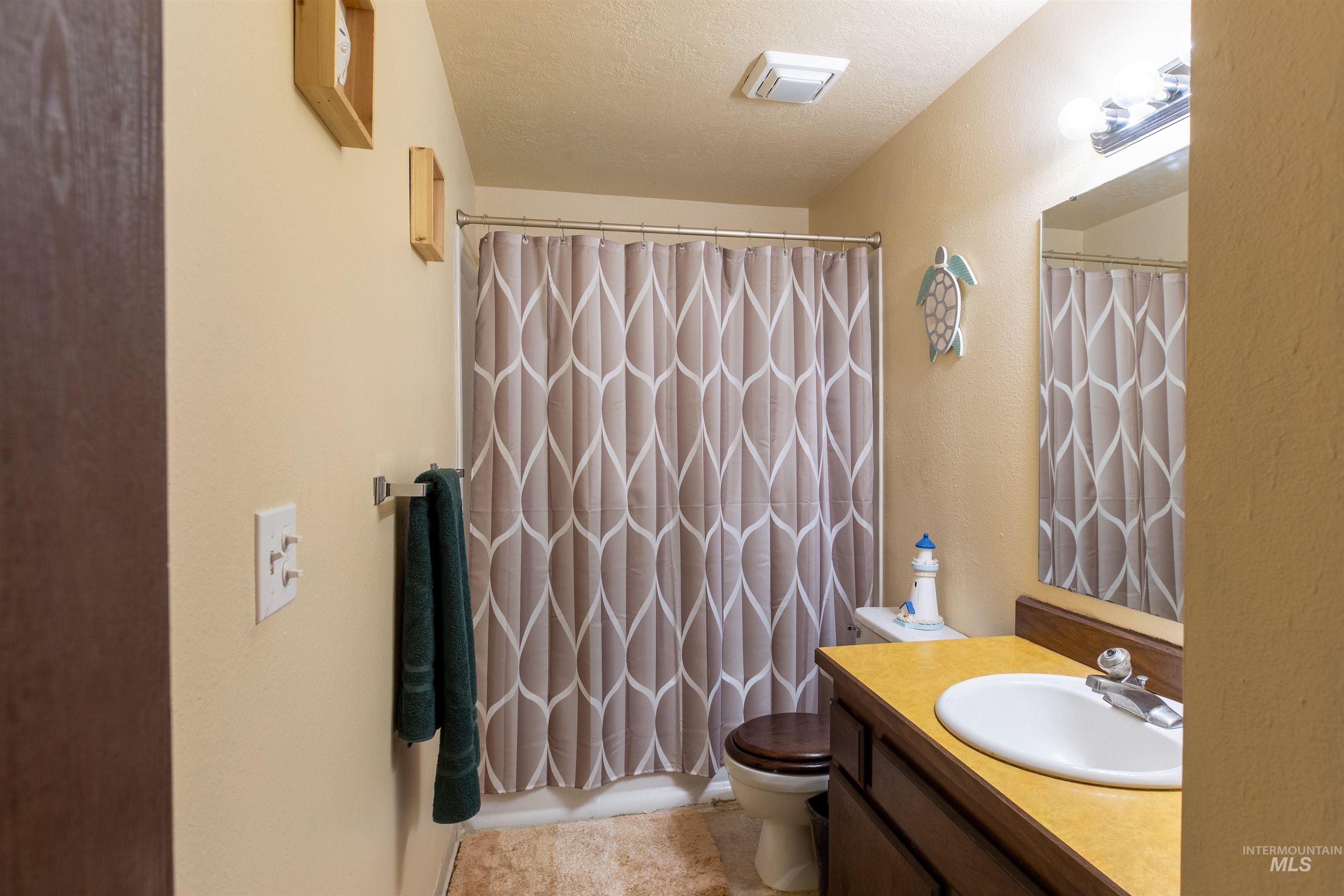 6819 W Maxwell Ln., Boise, Idaho 83704, 2 Bedrooms, 1.5 Bathrooms, Residential For Sale, Price $259,900,MLS 98971775