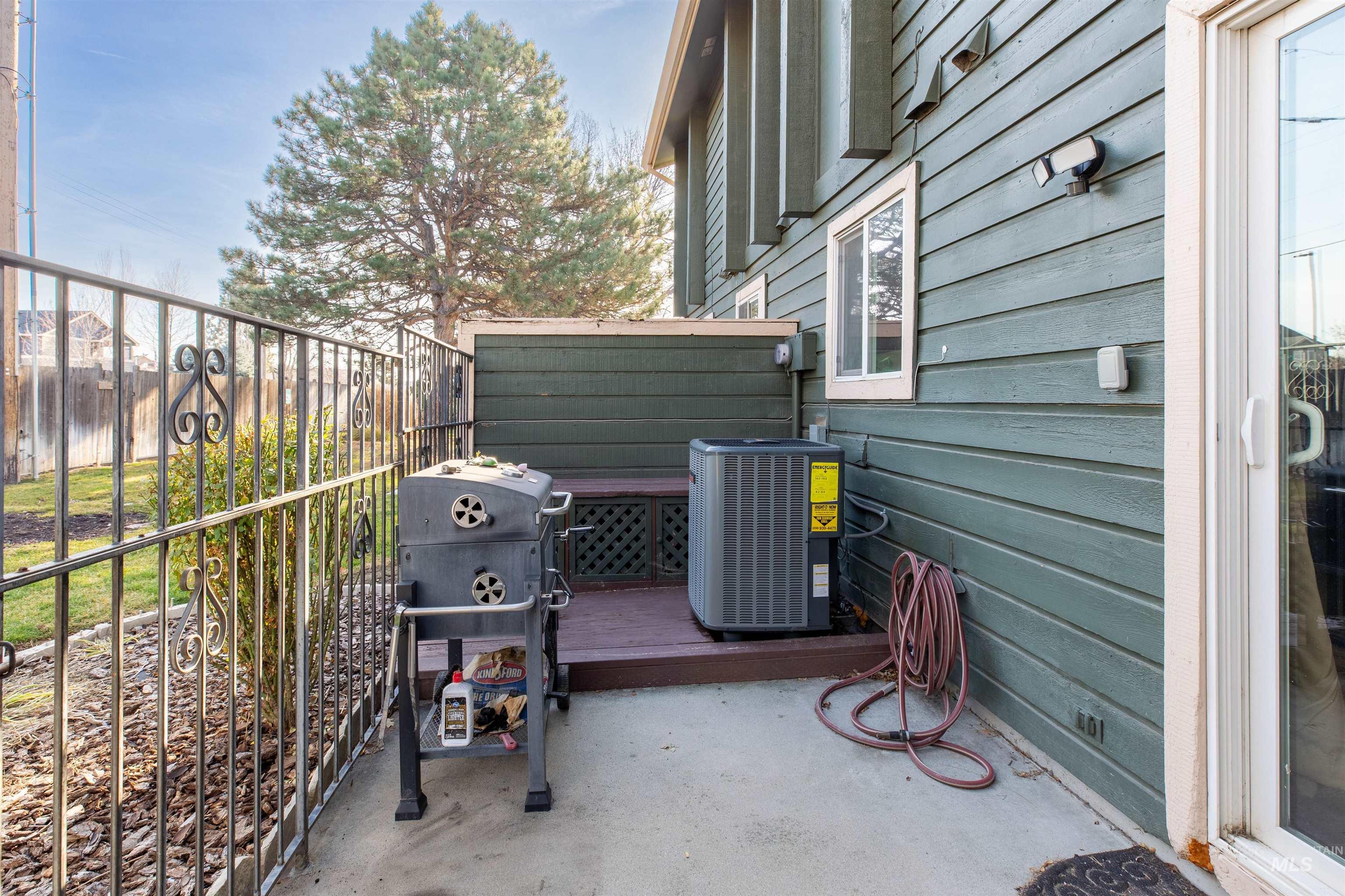 6819 W Maxwell Ln., Boise, Idaho 83704, 2 Bedrooms, 1.5 Bathrooms, Residential For Sale, Price $259,900,MLS 98971775