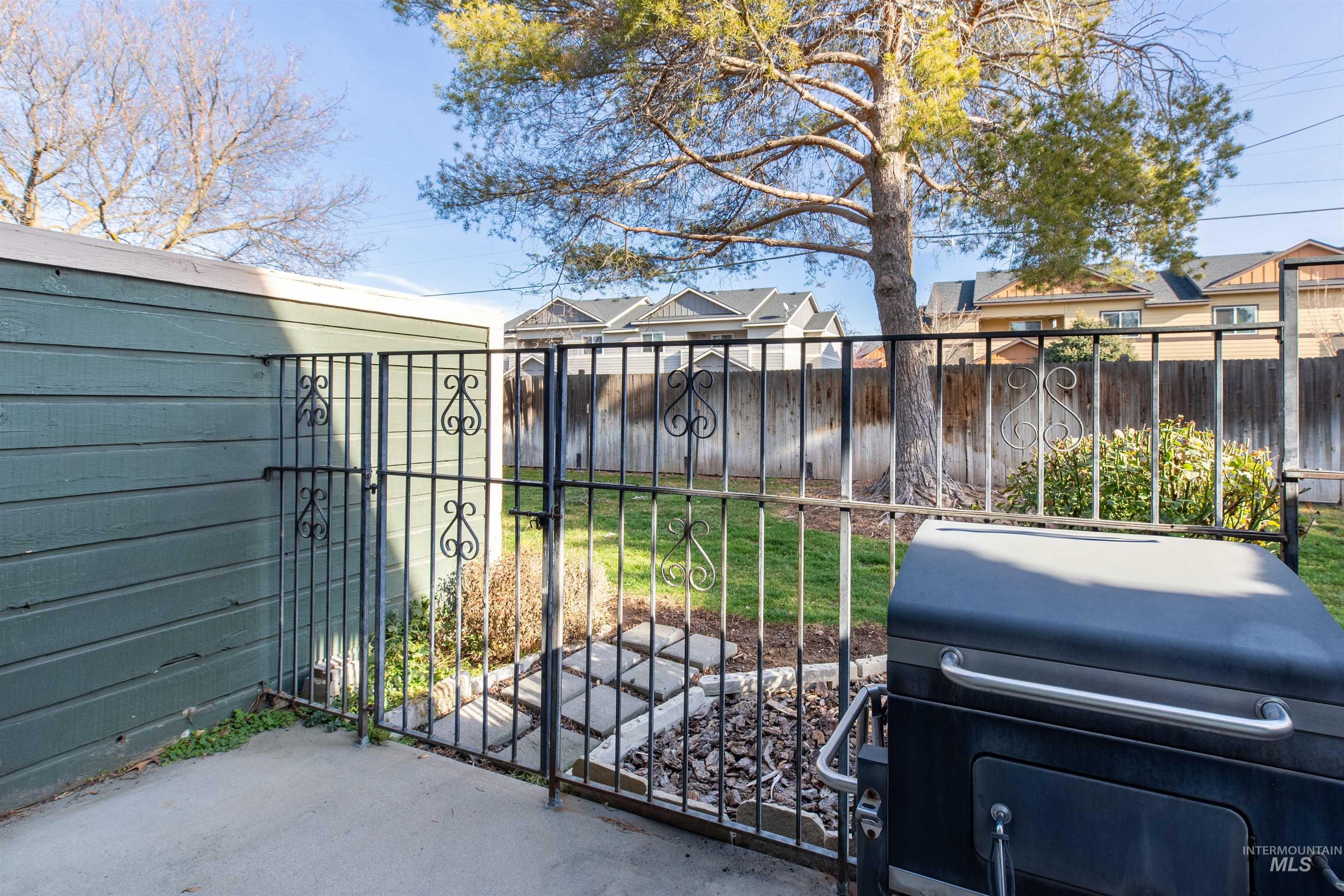 6819 W Maxwell Ln., Boise, Idaho 83704, 2 Bedrooms, 1.5 Bathrooms, Residential For Sale, Price $259,900,MLS 98971775