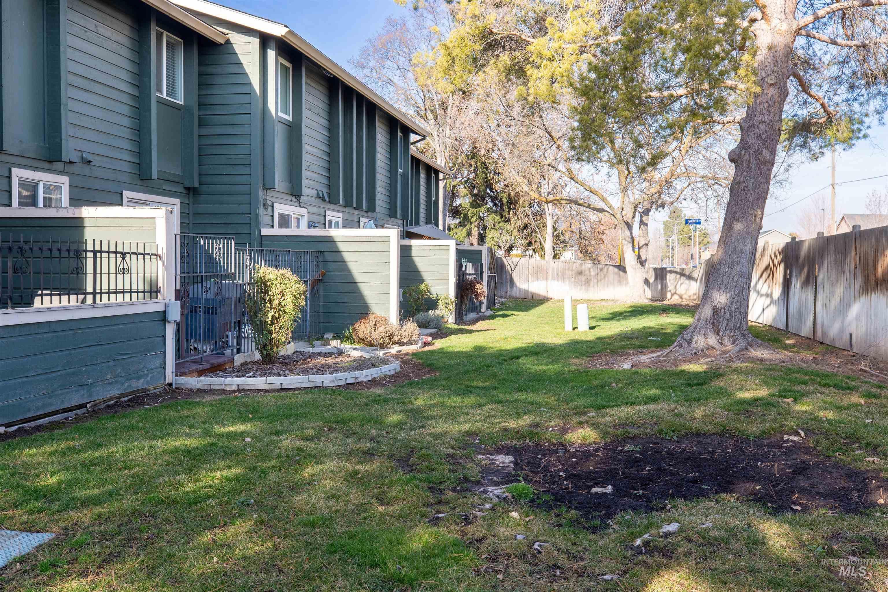 6819 W Maxwell Ln., Boise, Idaho 83704, 2 Bedrooms, 1.5 Bathrooms, Residential For Sale, Price $259,900,MLS 98971775