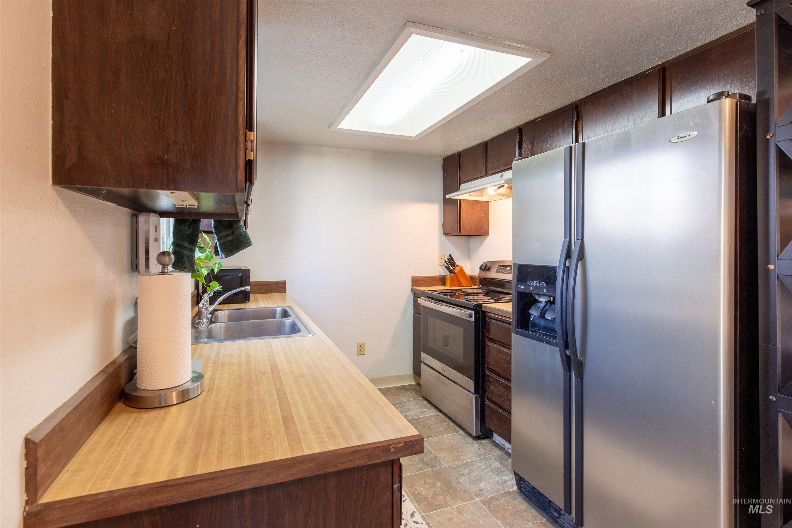 6819 W Maxwell Ln., Boise, Idaho 83704, 2 Bedrooms, 1.5 Bathrooms, Residential For Sale, Price $259,900,MLS 98971775