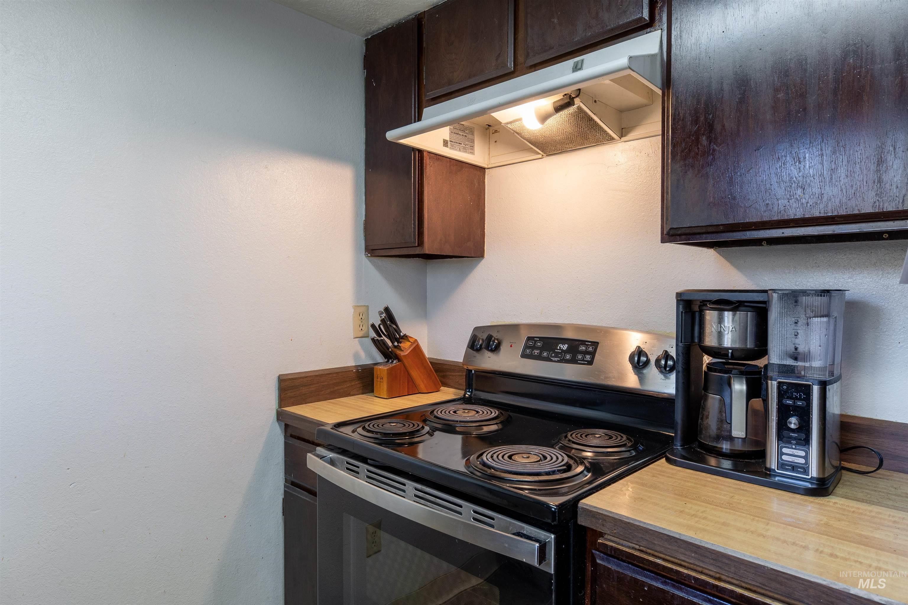 6819 W Maxwell Ln., Boise, Idaho 83704, 2 Bedrooms, 1.5 Bathrooms, Residential For Sale, Price $259,900,MLS 98971775