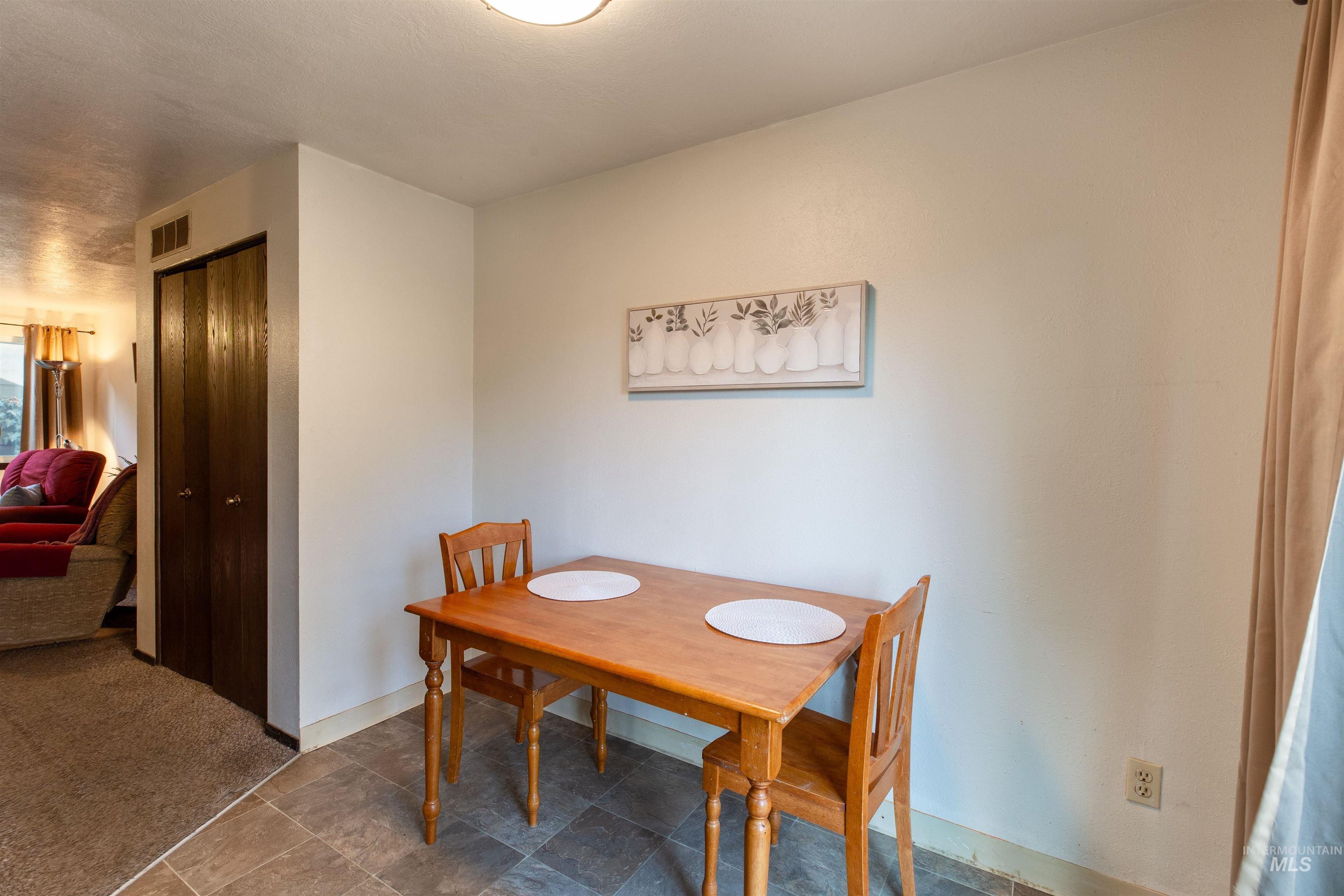 6819 W Maxwell Ln., Boise, Idaho 83704, 2 Bedrooms, 1.5 Bathrooms, Residential For Sale, Price $259,900,MLS 98971775