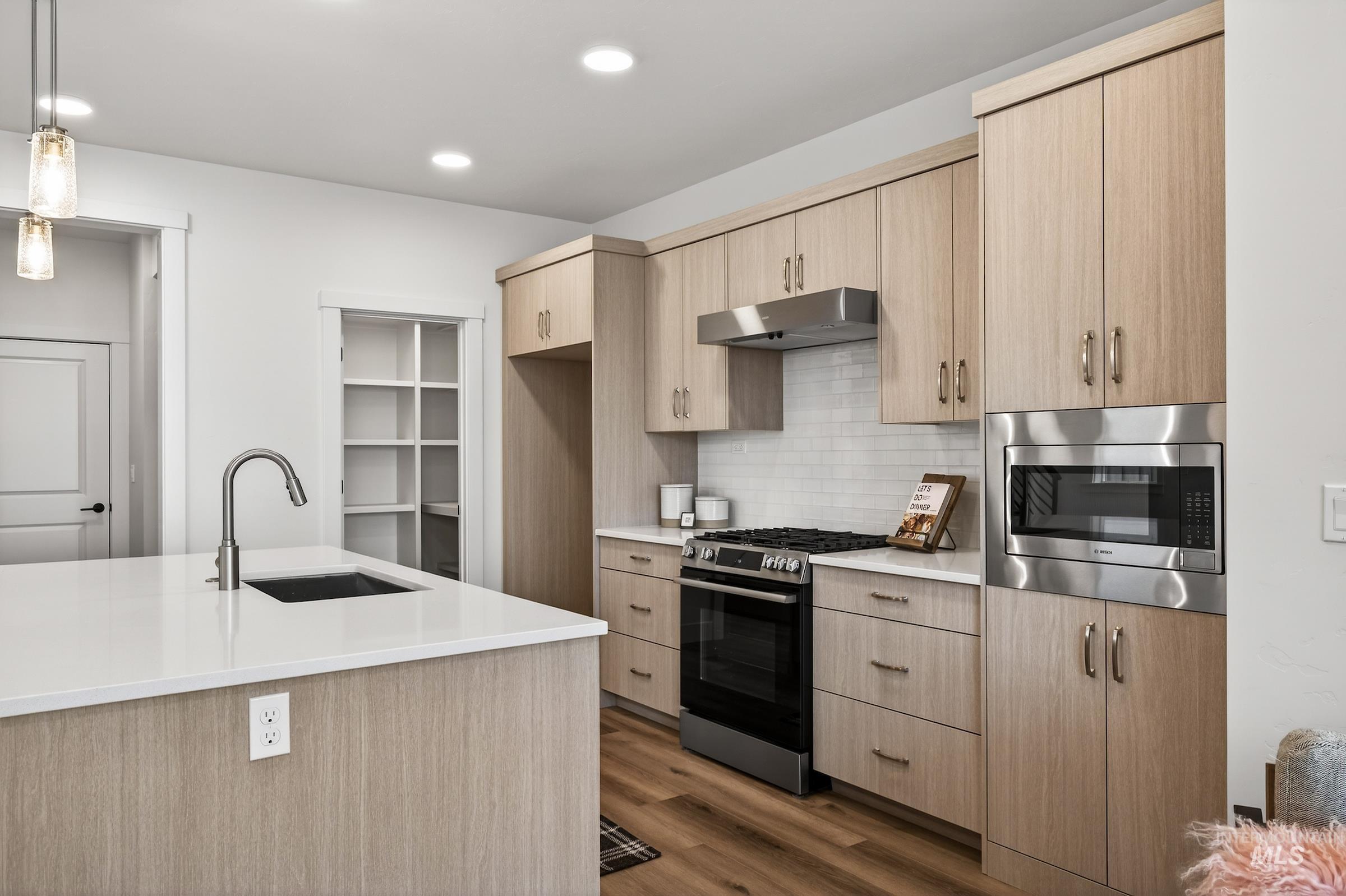 10228 Davies Street, Nampa, Idaho 83687, 3 Bedrooms, 2.5 Bathrooms, Residential For Sale, Price $474,900,MLS 98971777