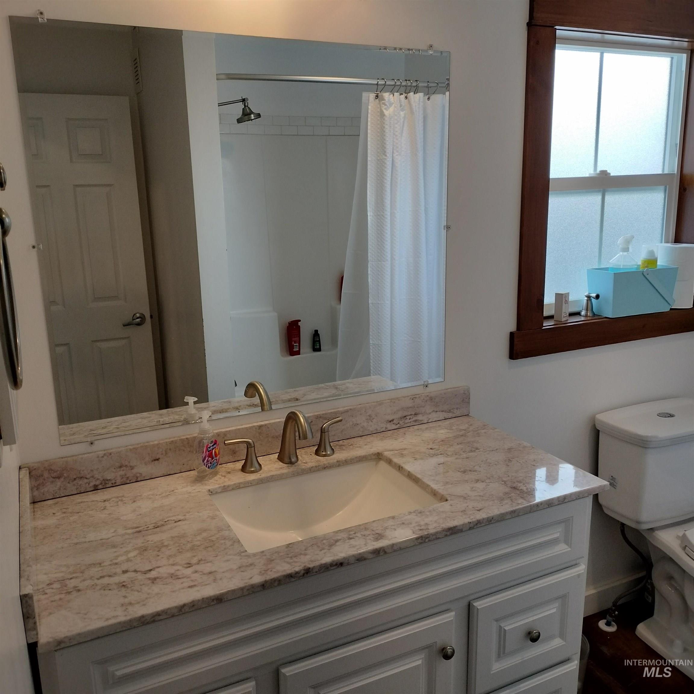 201 W 1st Street, Emmett, Idaho 83617, 2 Bedrooms, 1 Bathroom, Residential Income For Sale, Price $499,000,MLS 98971779