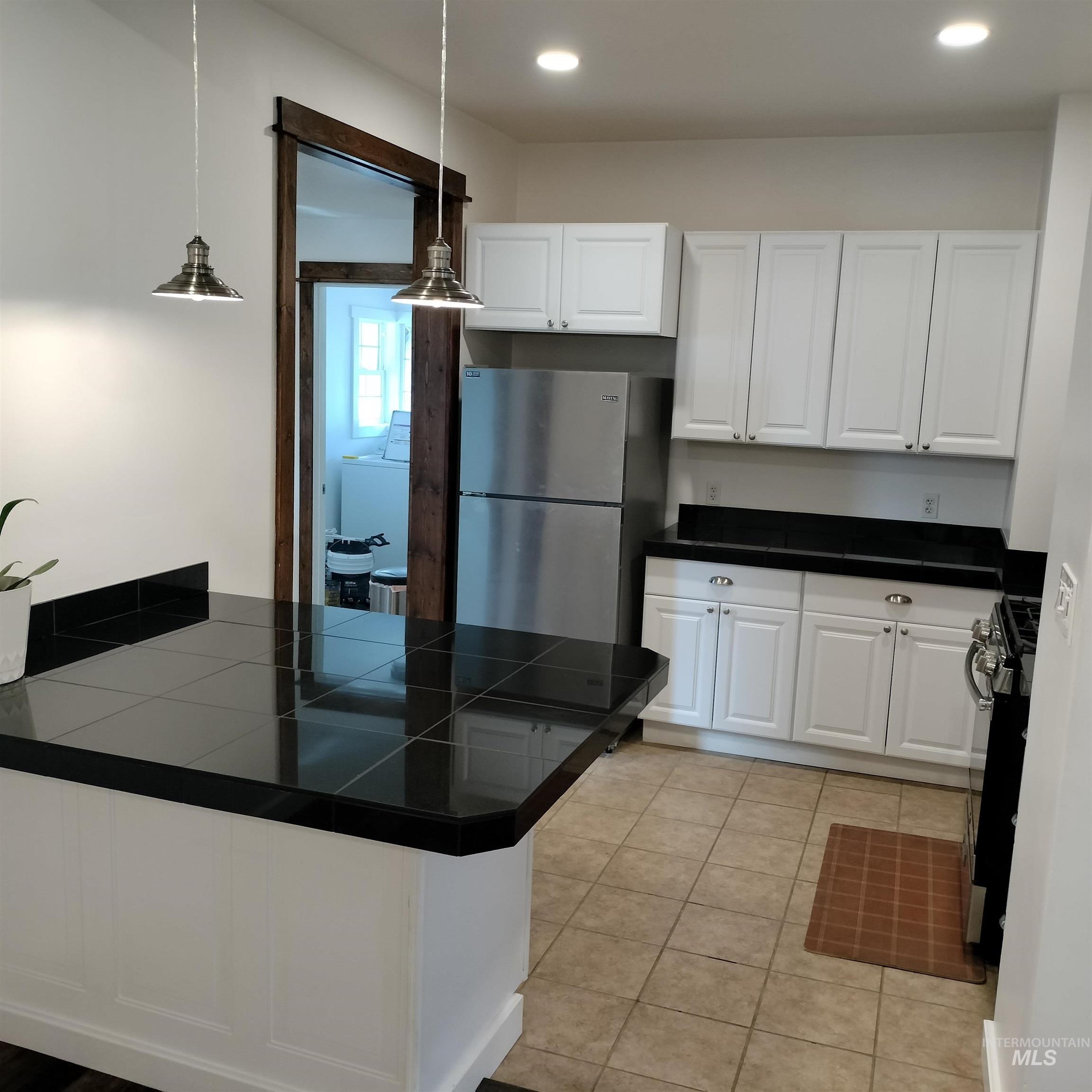 201 W 1st Street, Emmett, Idaho 83617, 2 Bedrooms, 1 Bathroom, Residential Income For Sale, Price $499,000,MLS 98971779