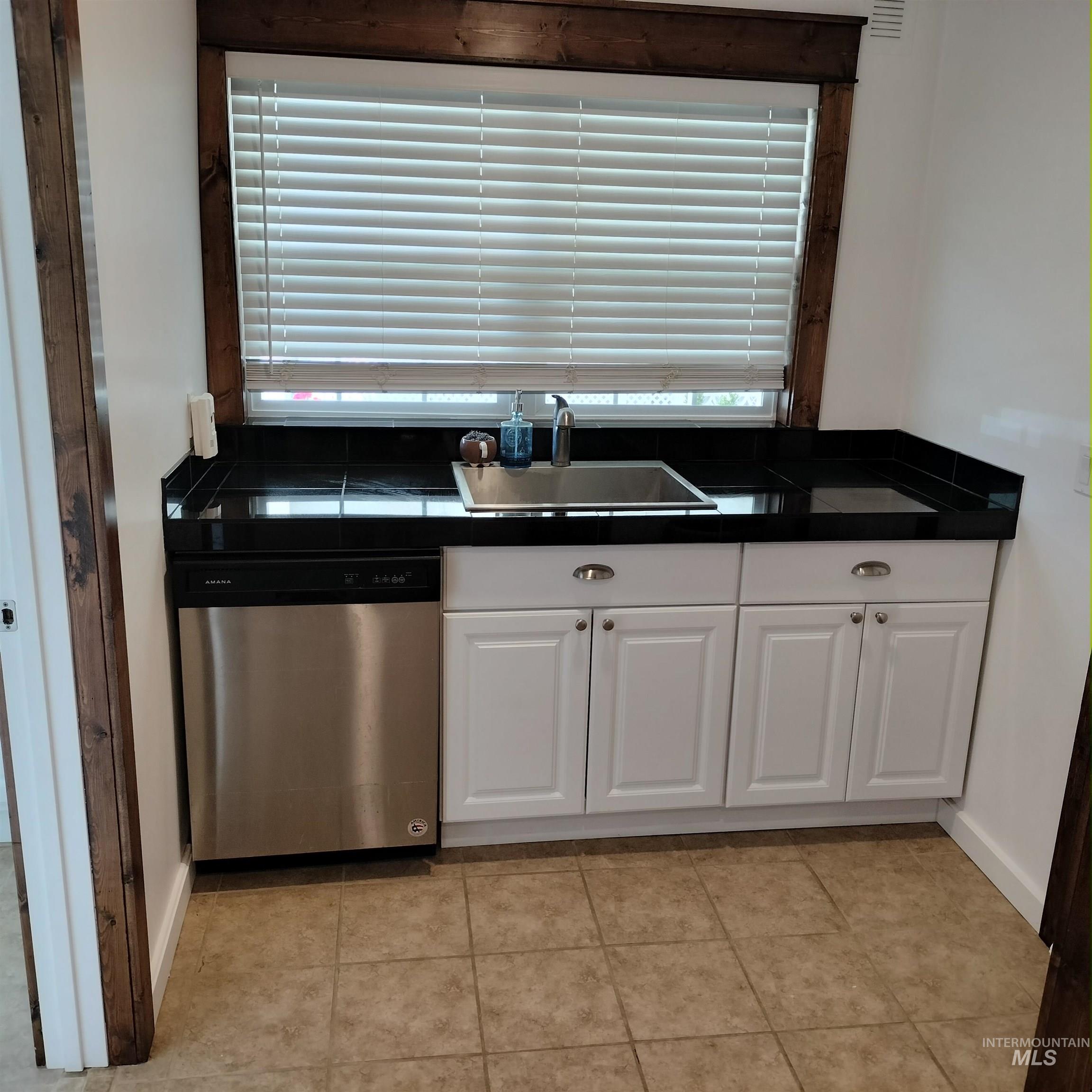 201 W 1st Street, Emmett, Idaho 83617, 2 Bedrooms, 1 Bathroom, Residential Income For Sale, Price $499,000,MLS 98971779