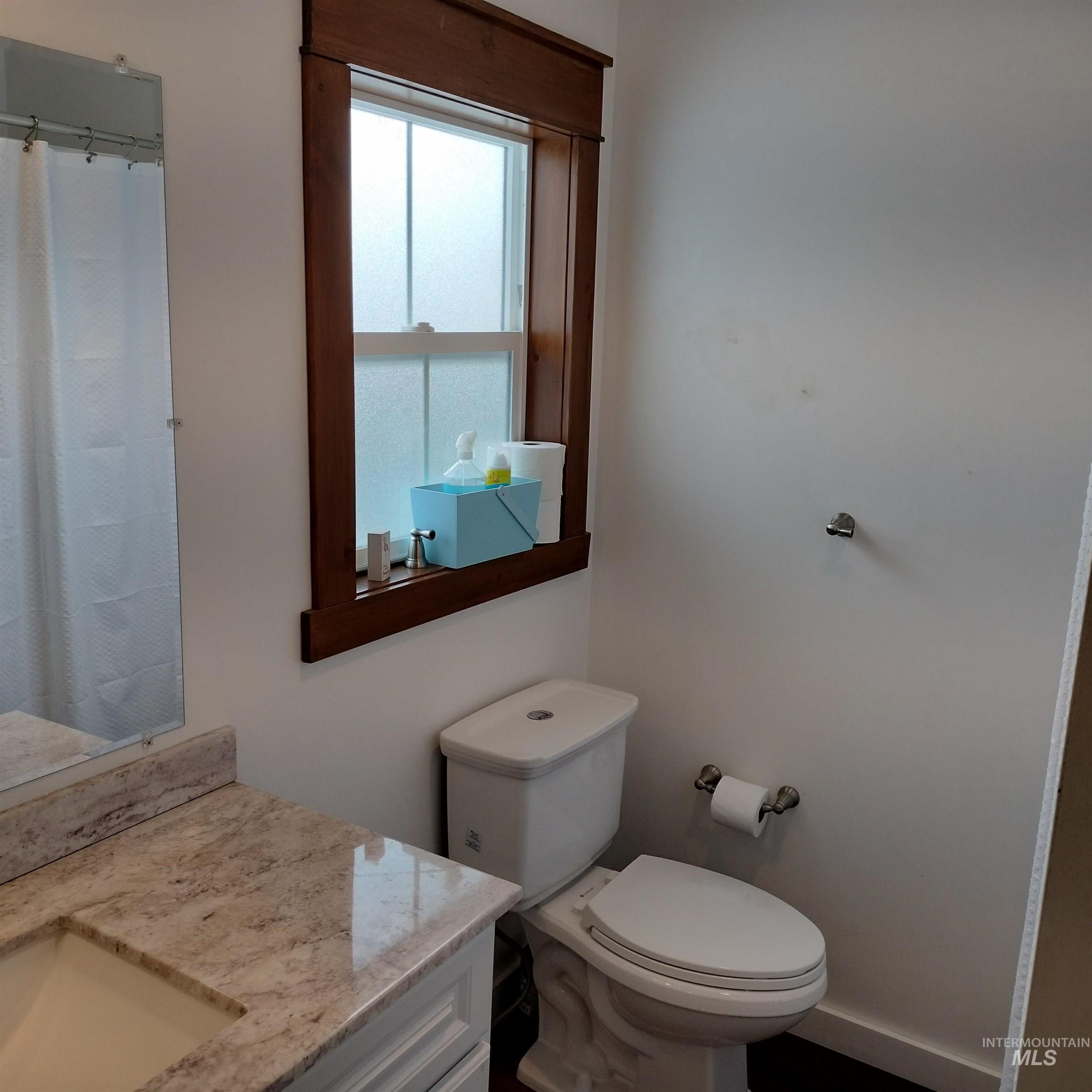 201 W 1st Street, Emmett, Idaho 83617, 2 Bedrooms, 1 Bathroom, Residential Income For Sale, Price $499,000,MLS 98971779