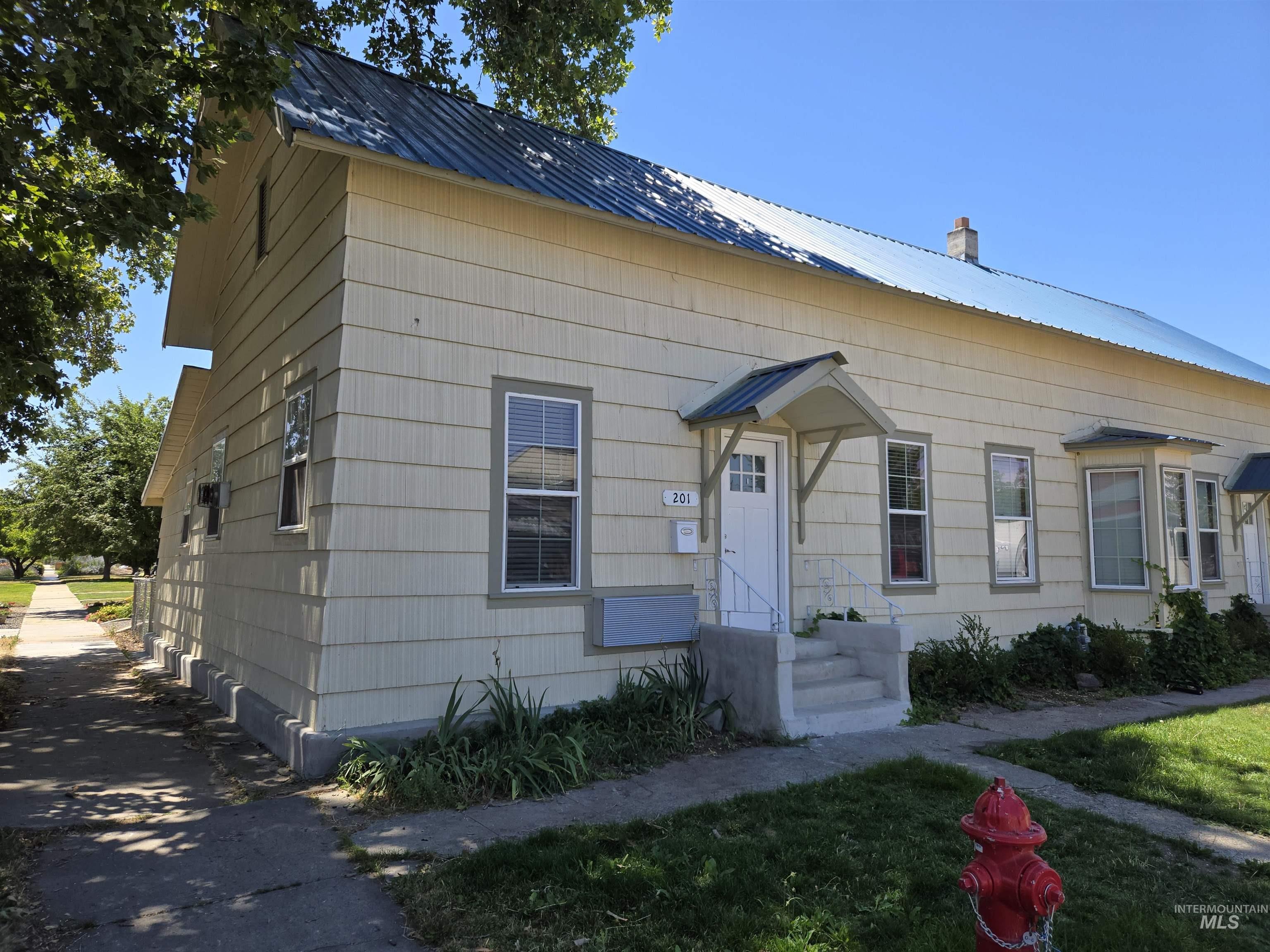 201 W 1st Street, Emmett, Idaho 83617, 2 Bedrooms, 1 Bathroom, Residential Income For Sale, Price $499,000,MLS 98971779