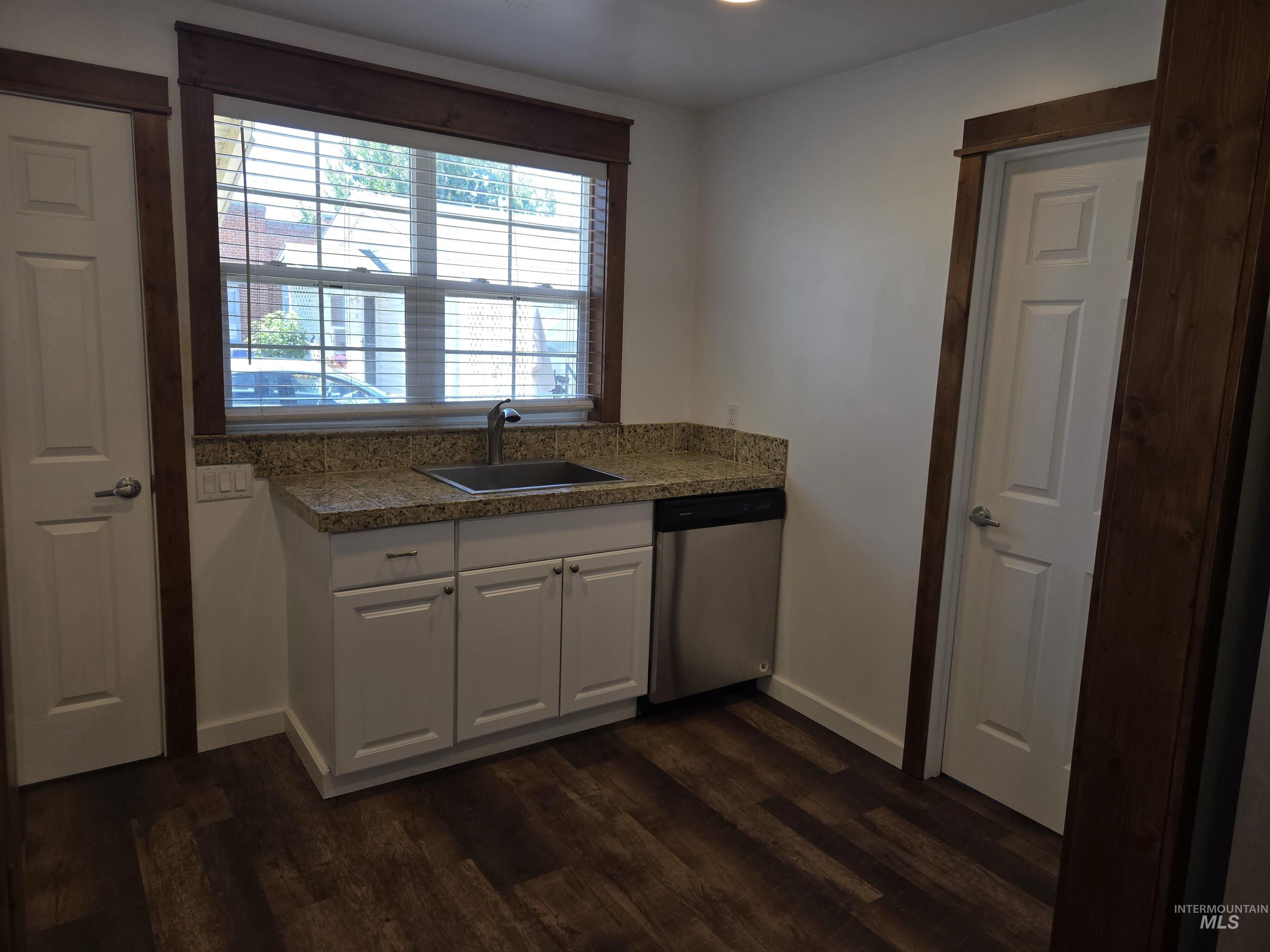 201 W 1st Street, Emmett, Idaho 83617, 2 Bedrooms, 1 Bathroom, Residential Income For Sale, Price $499,000,MLS 98971779