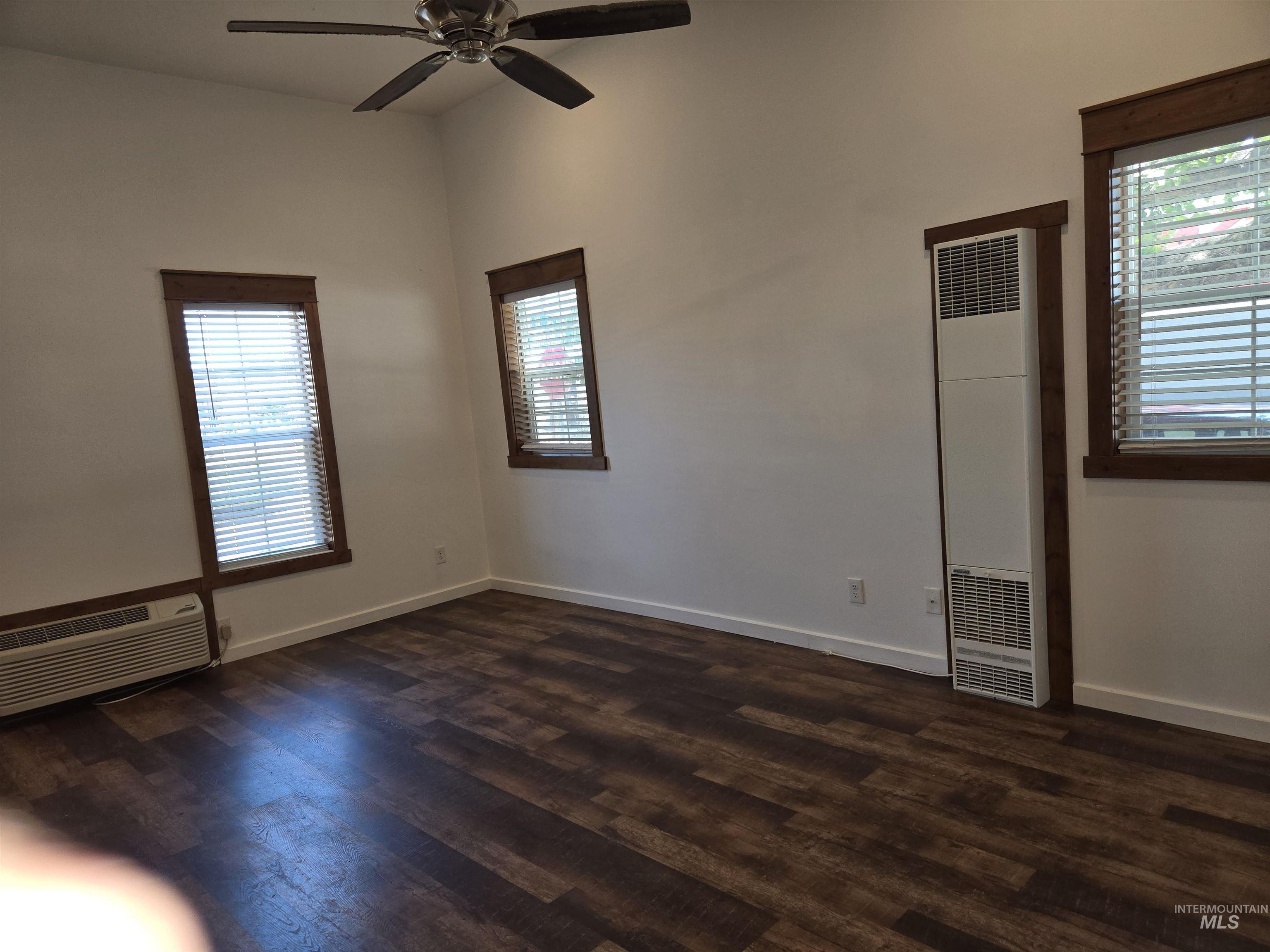 201 W 1st Street, Emmett, Idaho 83617, 2 Bedrooms, 1 Bathroom, Residential Income For Sale, Price $499,000,MLS 98971779