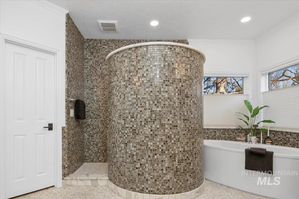 2130 S Crosscreek Lane, Boise, Idaho 83706, 3 Bedrooms, 2.5 Bathrooms, Residential For Sale, Price $1,486,000,MLS 98971780