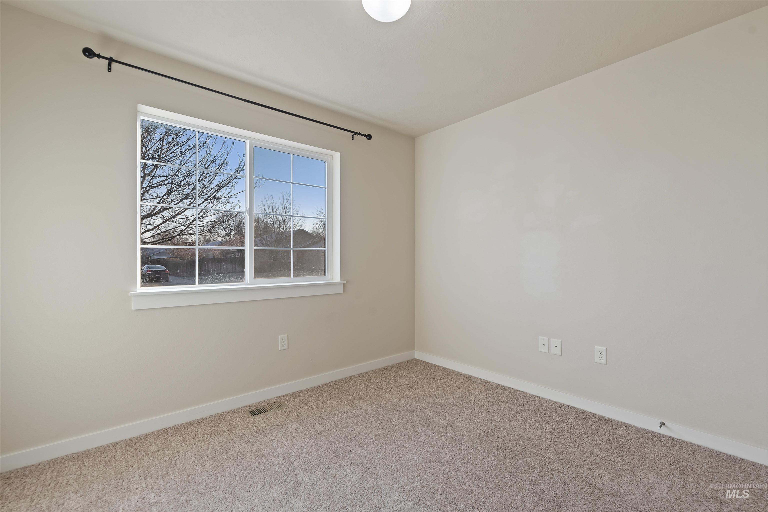 629 S Kiser Ave, Boise, Idaho 83709, 3 Bedrooms, 2 Bathrooms, Residential For Sale, Price $390,000,MLS 98971782