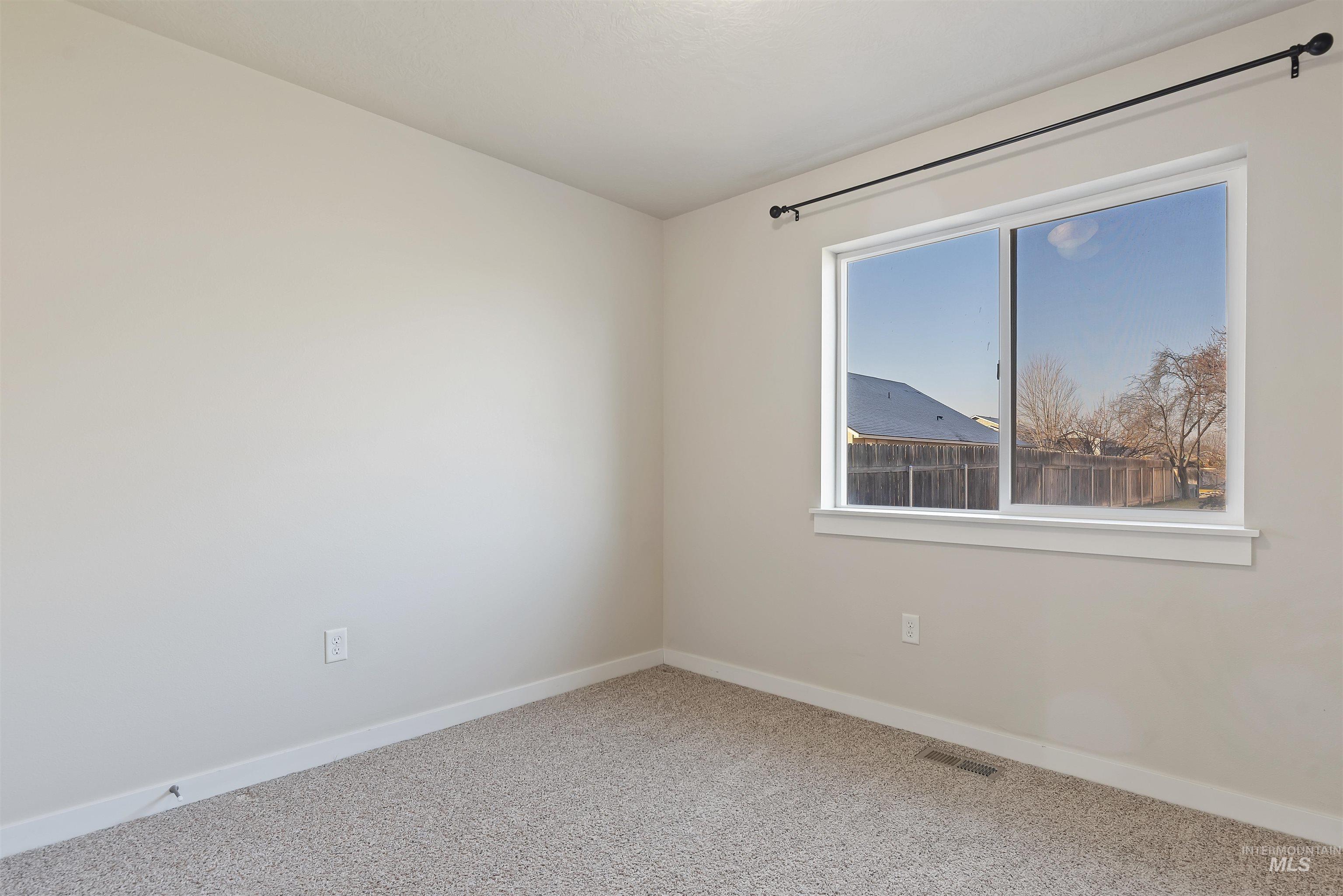 629 S Kiser Ave, Boise, Idaho 83709, 3 Bedrooms, 2 Bathrooms, Residential For Sale, Price $390,000,MLS 98971782