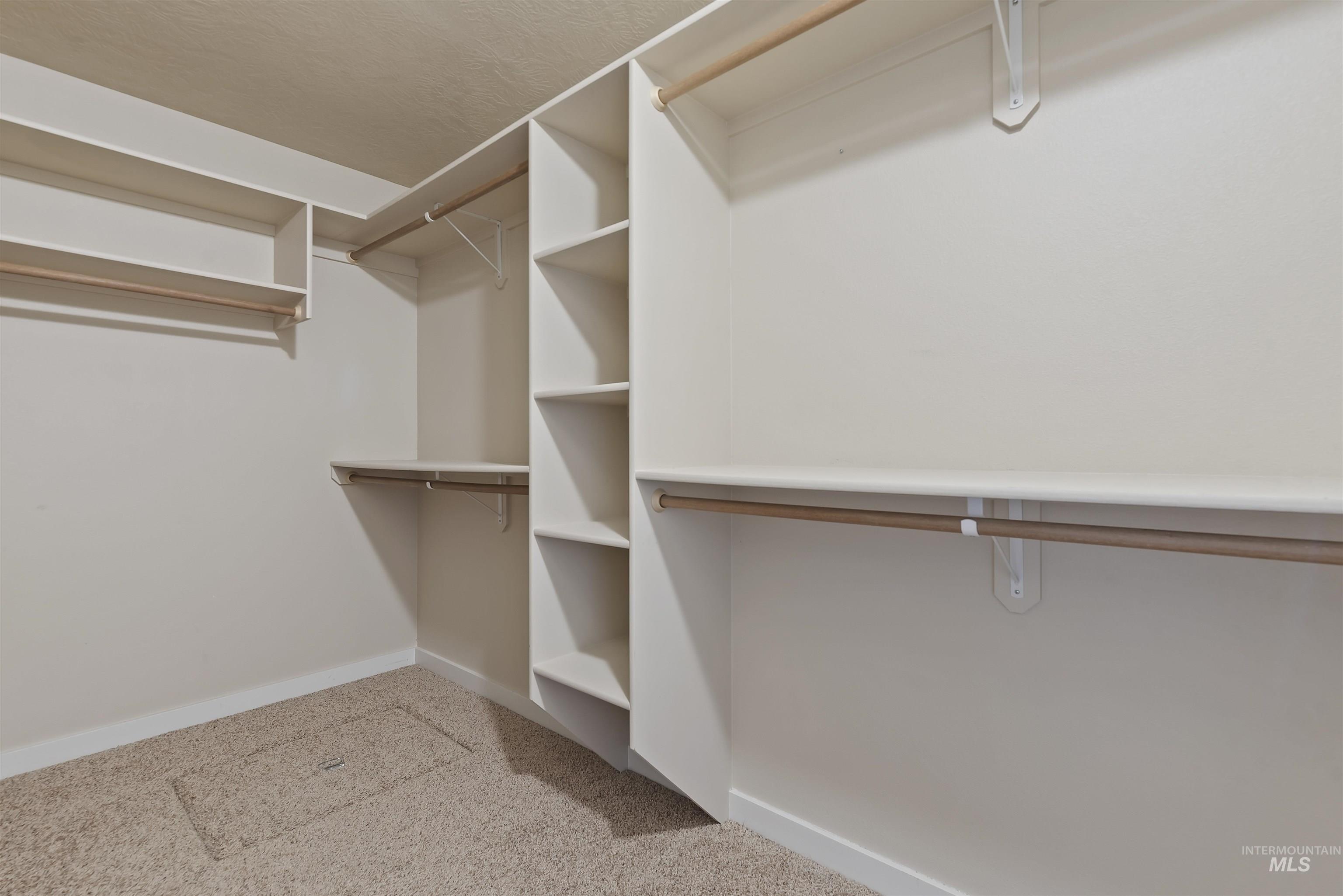 629 S Kiser Ave, Boise, Idaho 83709, 3 Bedrooms, 2 Bathrooms, Residential For Sale, Price $390,000,MLS 98971782