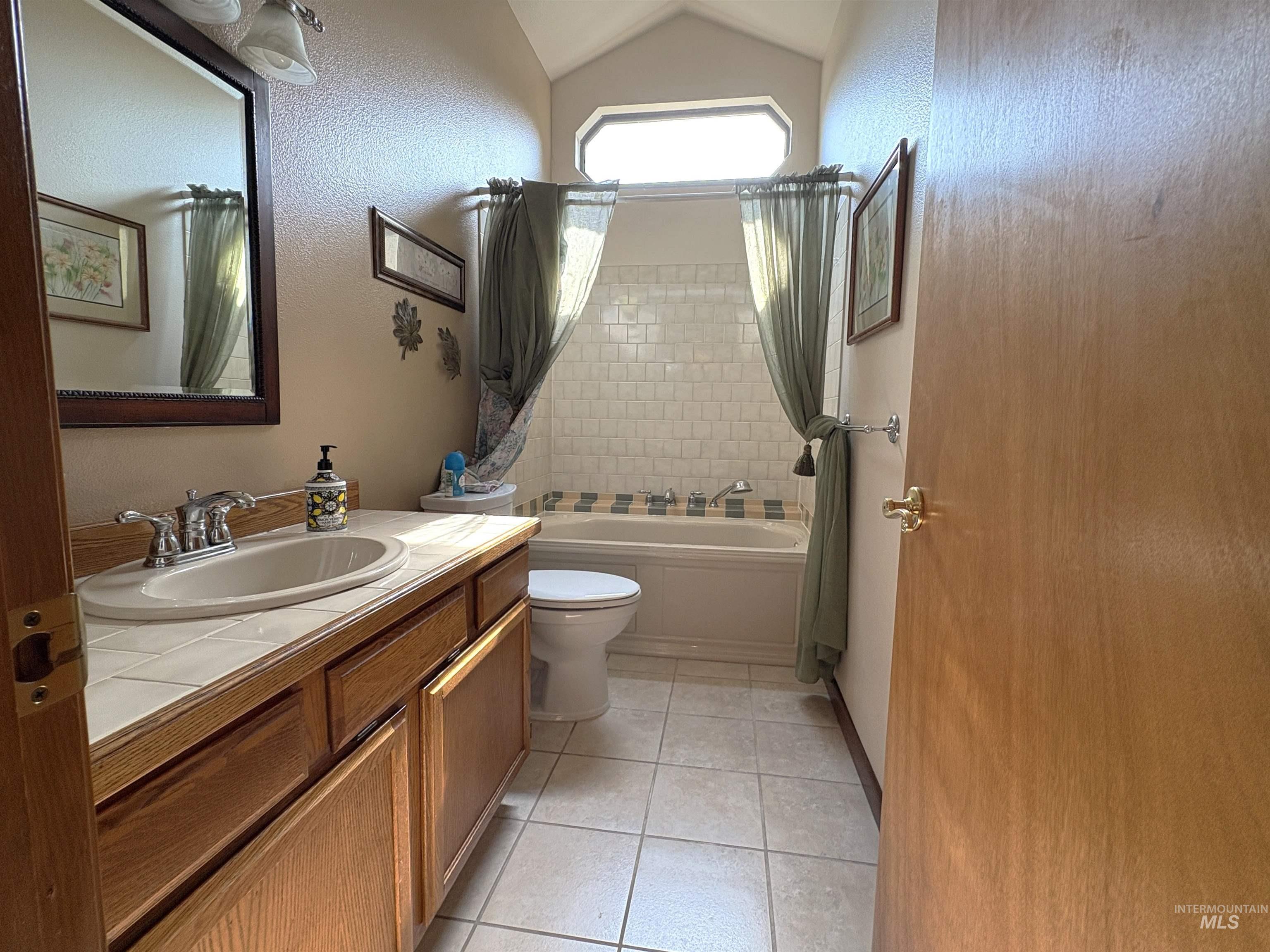 11085 W Bridgetower Dr., Boise, Idaho 83709, 3 Bedrooms, 2 Bathrooms, Residential For Sale, Price $447,500,MLS 98971783