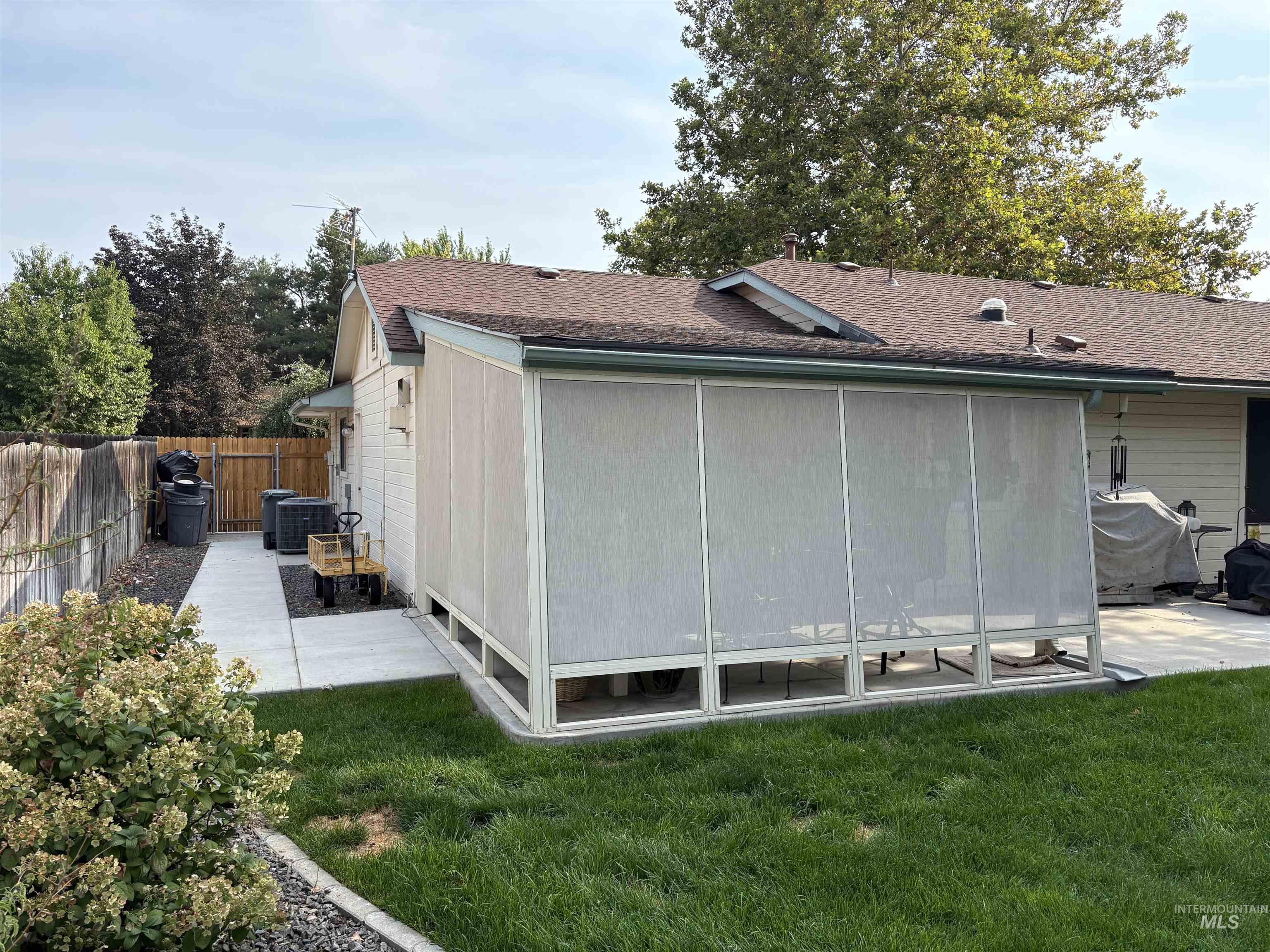 11085 W Bridgetower Dr., Boise, Idaho 83709, 3 Bedrooms, 2 Bathrooms, Residential For Sale, Price $447,500,MLS 98971783