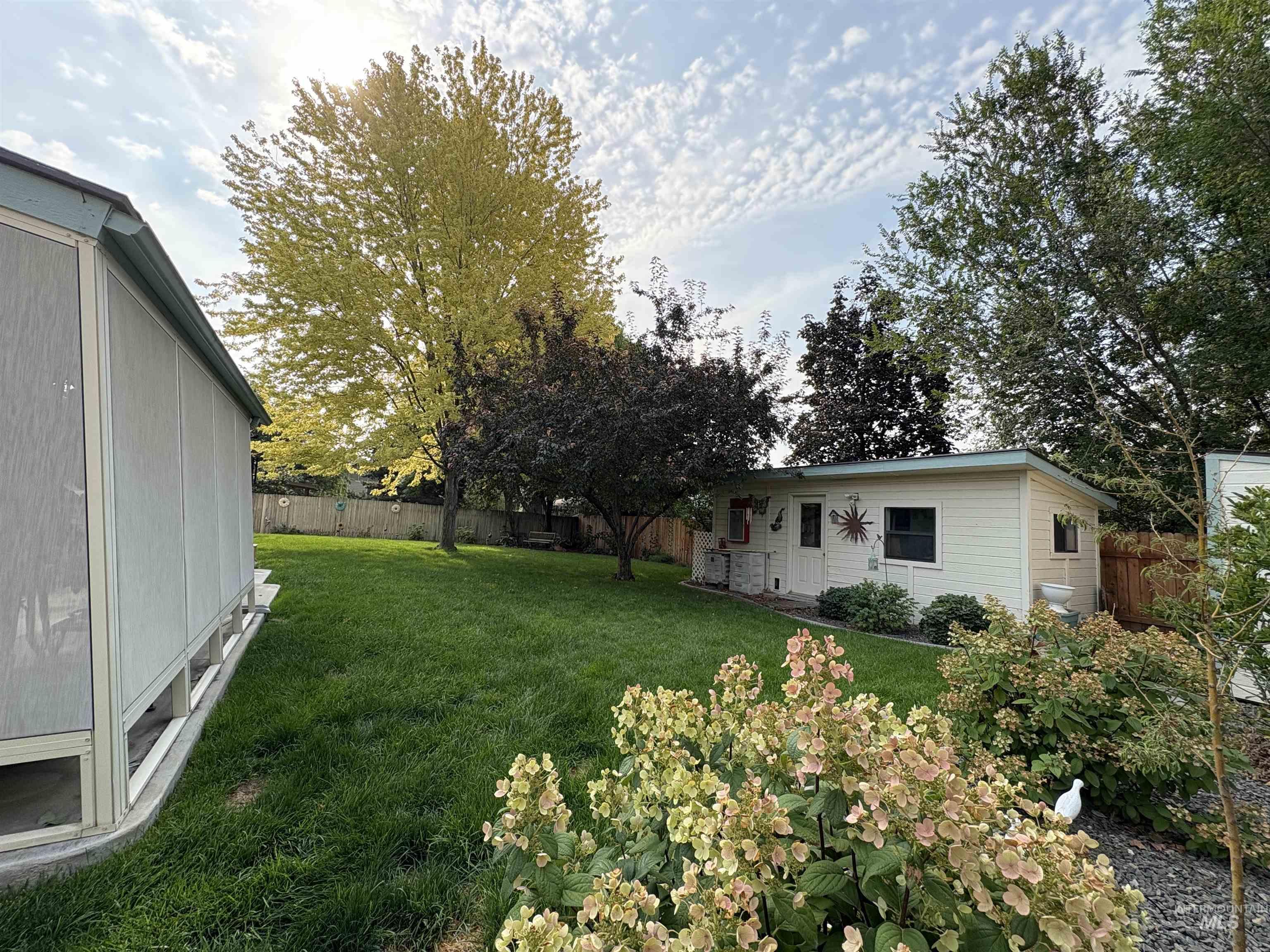 11085 W Bridgetower Dr., Boise, Idaho 83709, 3 Bedrooms, 2 Bathrooms, Residential For Sale, Price $447,500,MLS 98971783