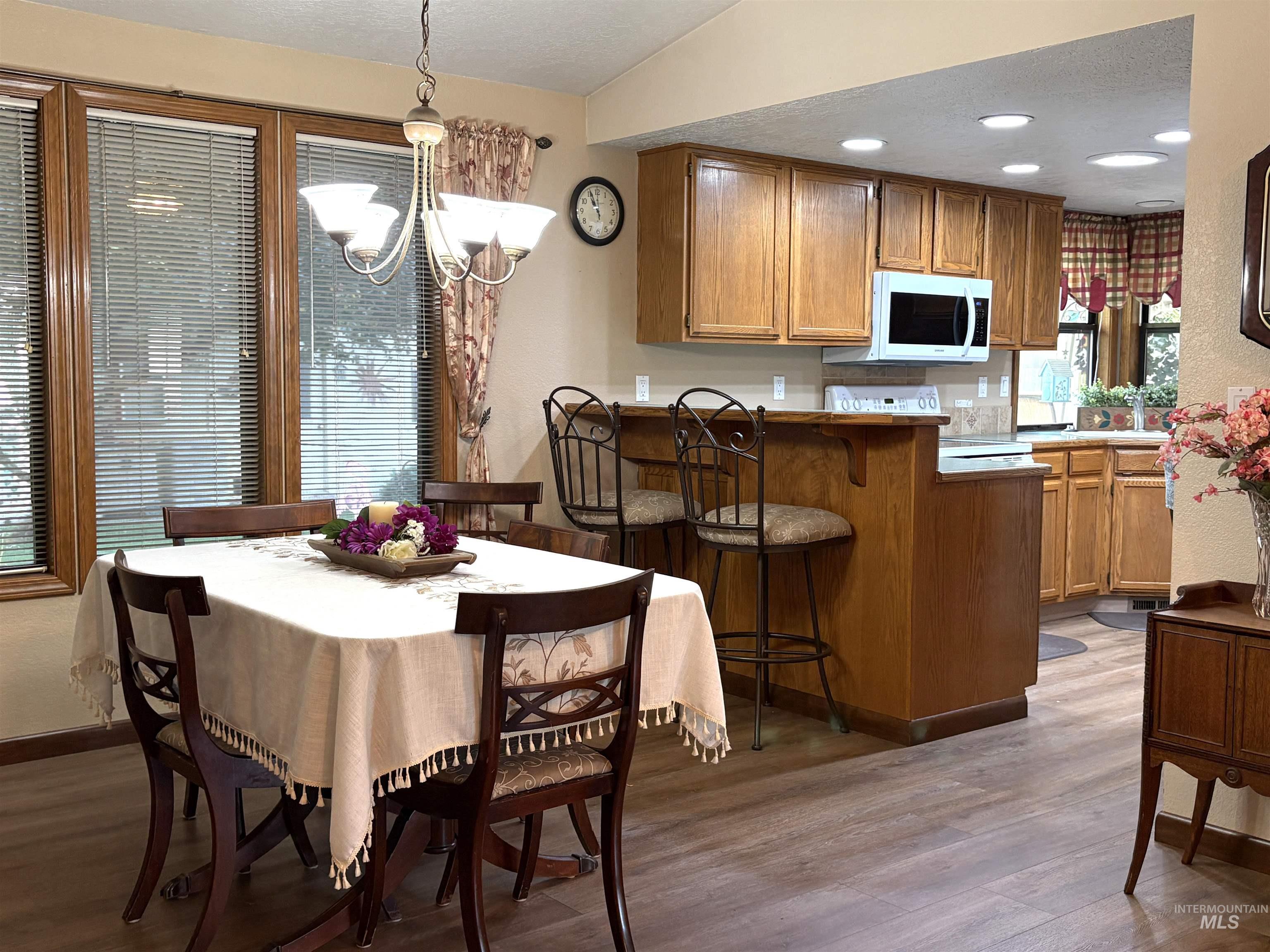 11085 W Bridgetower Dr., Boise, Idaho 83709, 3 Bedrooms, 2 Bathrooms, Residential For Sale, Price $447,500,MLS 98971783