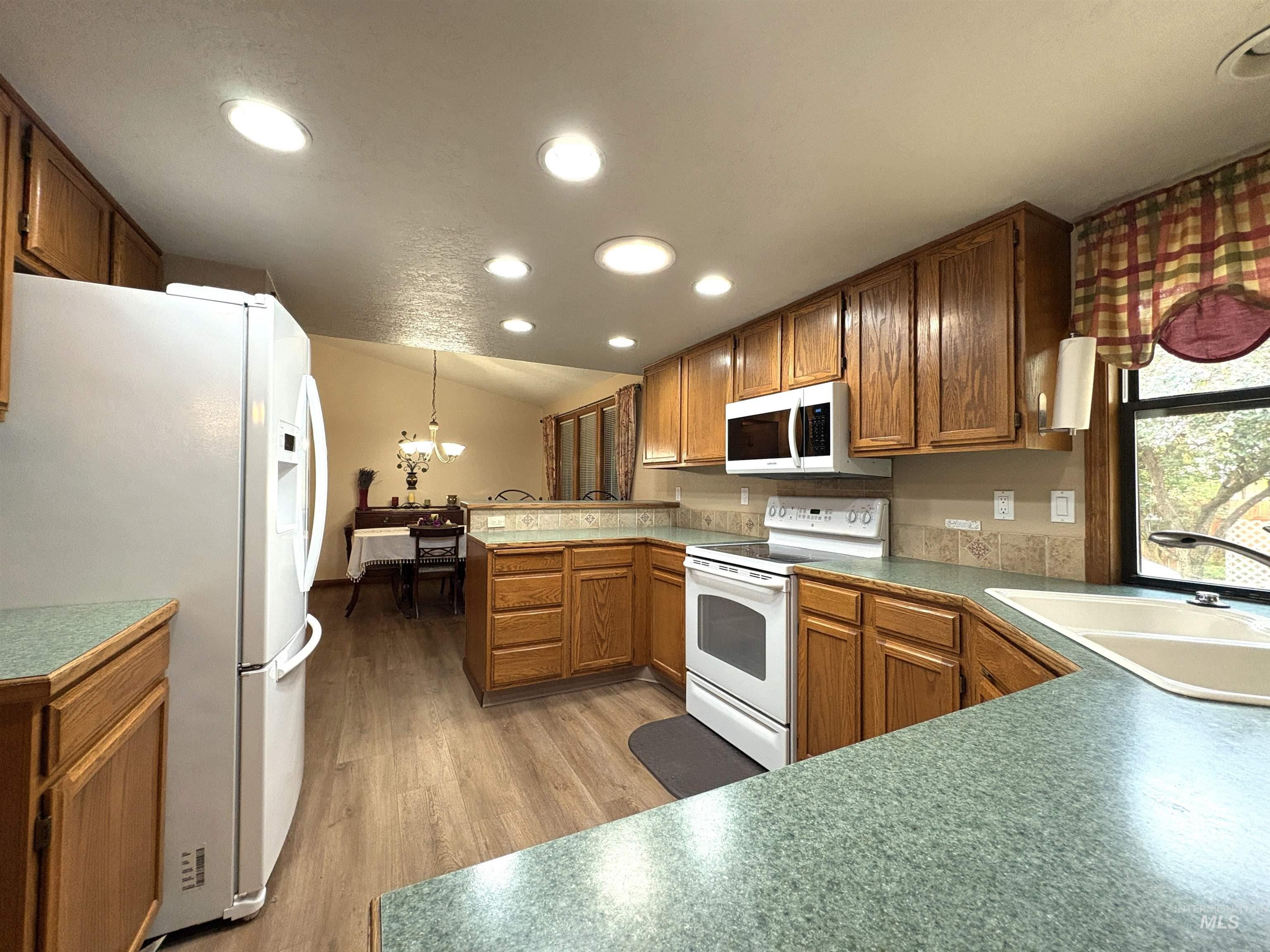 11085 W Bridgetower Dr., Boise, Idaho 83709, 3 Bedrooms, 2 Bathrooms, Residential For Sale, Price $447,500,MLS 98971783