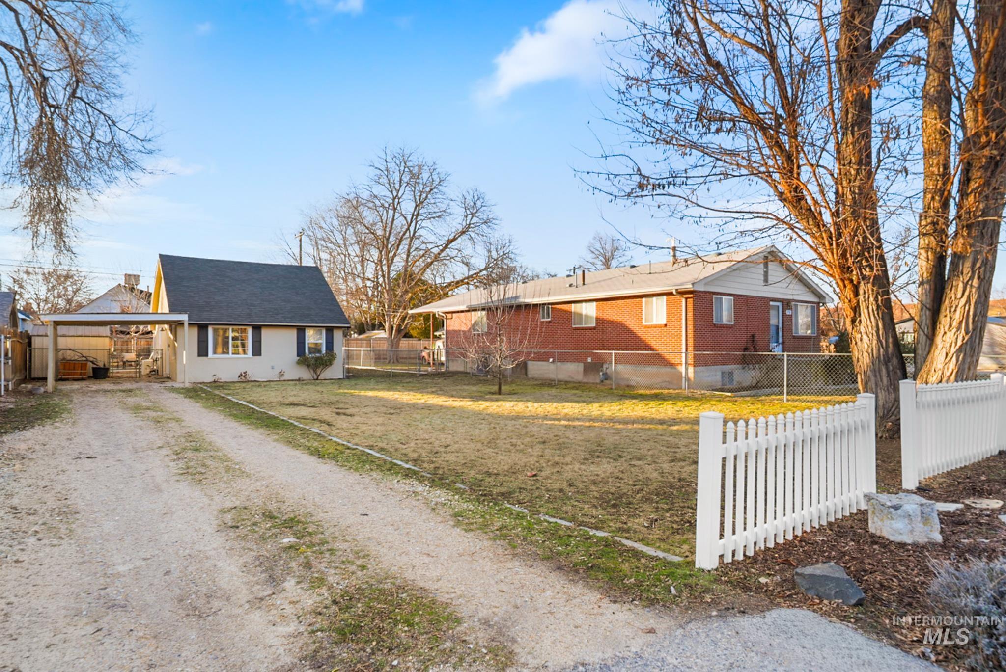 1727 S Broxon St, Boise, Idaho 83712, 3 Bedrooms, 1 Bathroom, Residential For Sale, Price $349,999,MLS 98971786