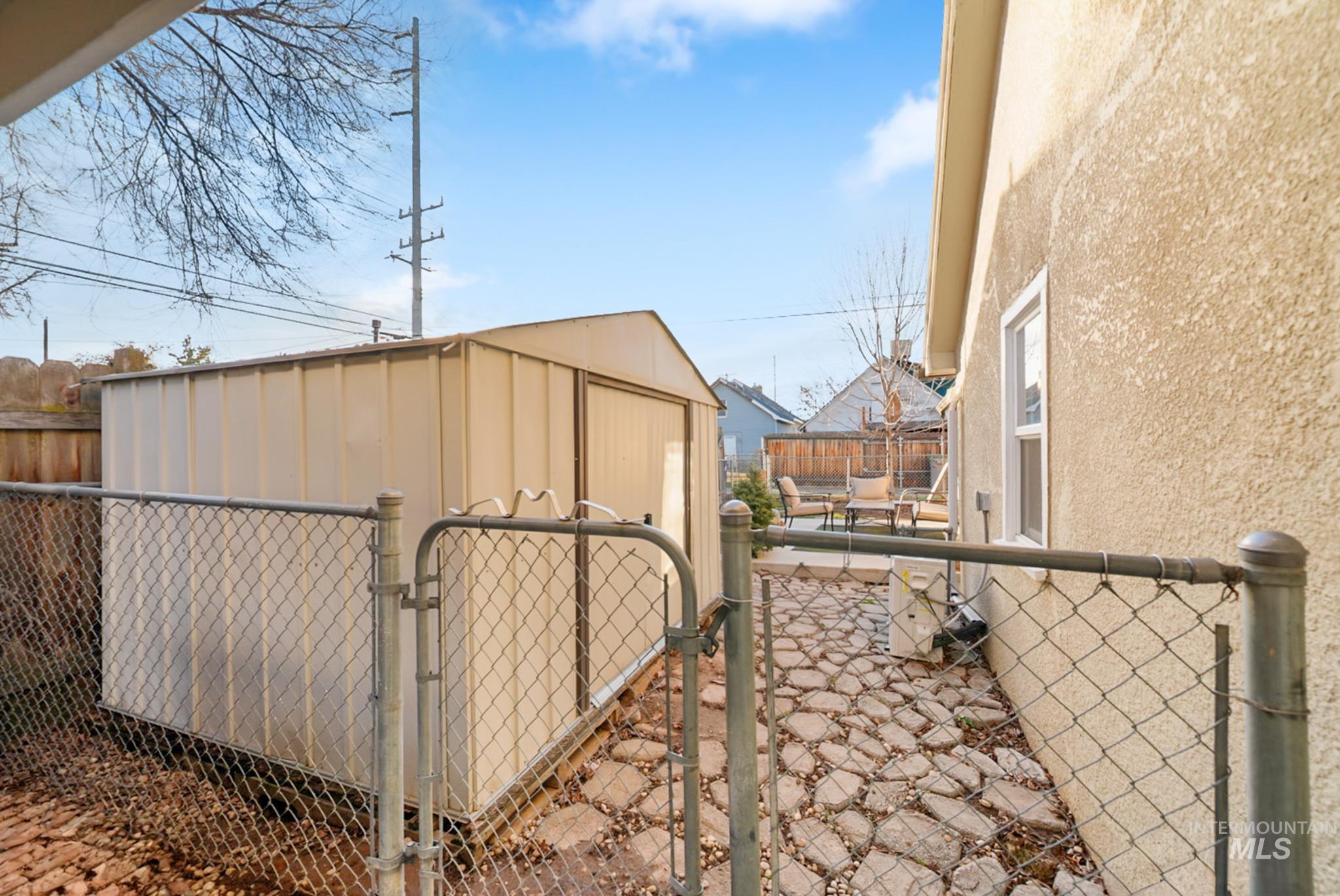 1727 S Broxon St, Boise, Idaho 83712, 3 Bedrooms, 1 Bathroom, Residential For Sale, Price $349,999,MLS 98971786