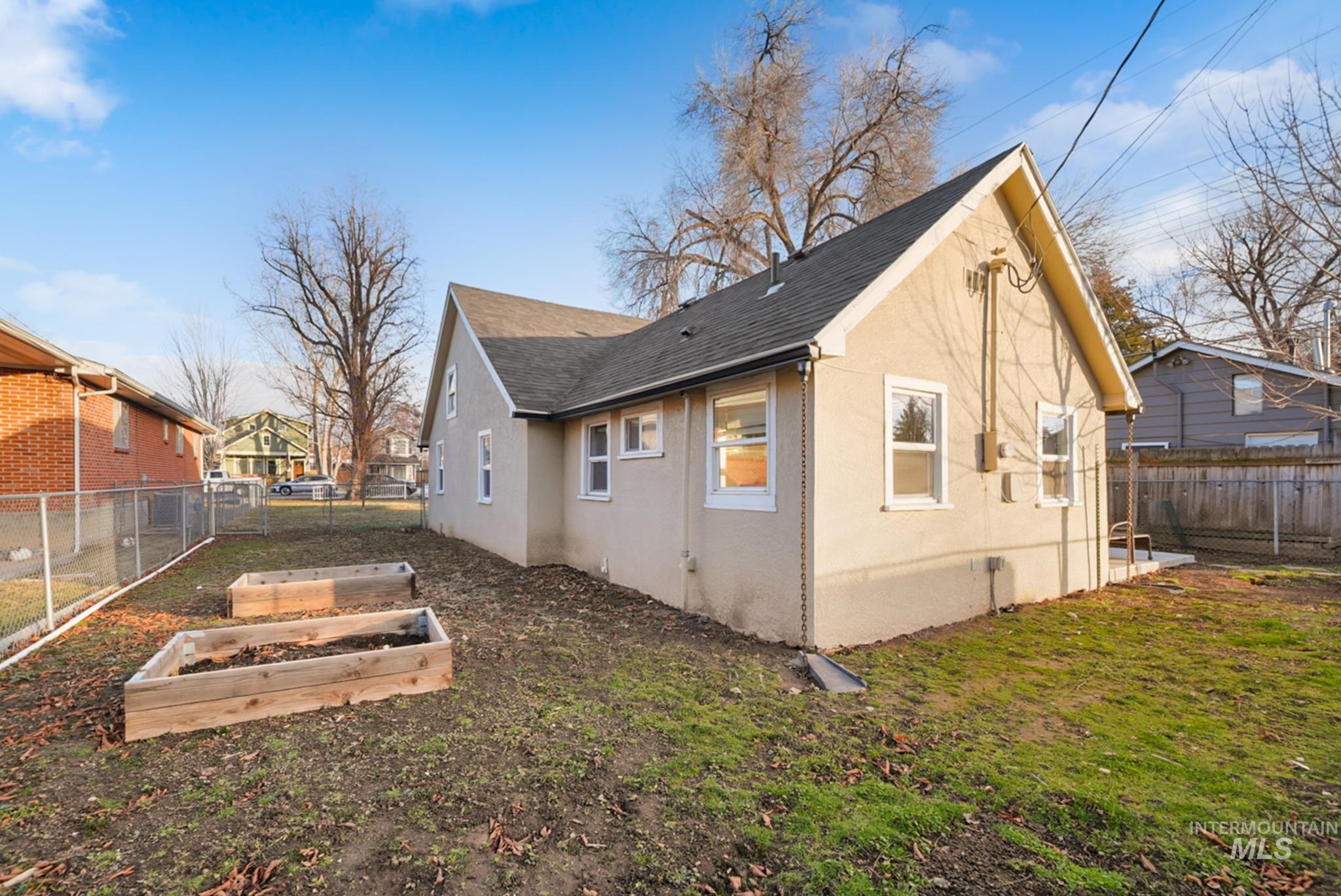 1727 S Broxon St, Boise, Idaho 83712, 3 Bedrooms, 1 Bathroom, Residential For Sale, Price $349,999,MLS 98971786