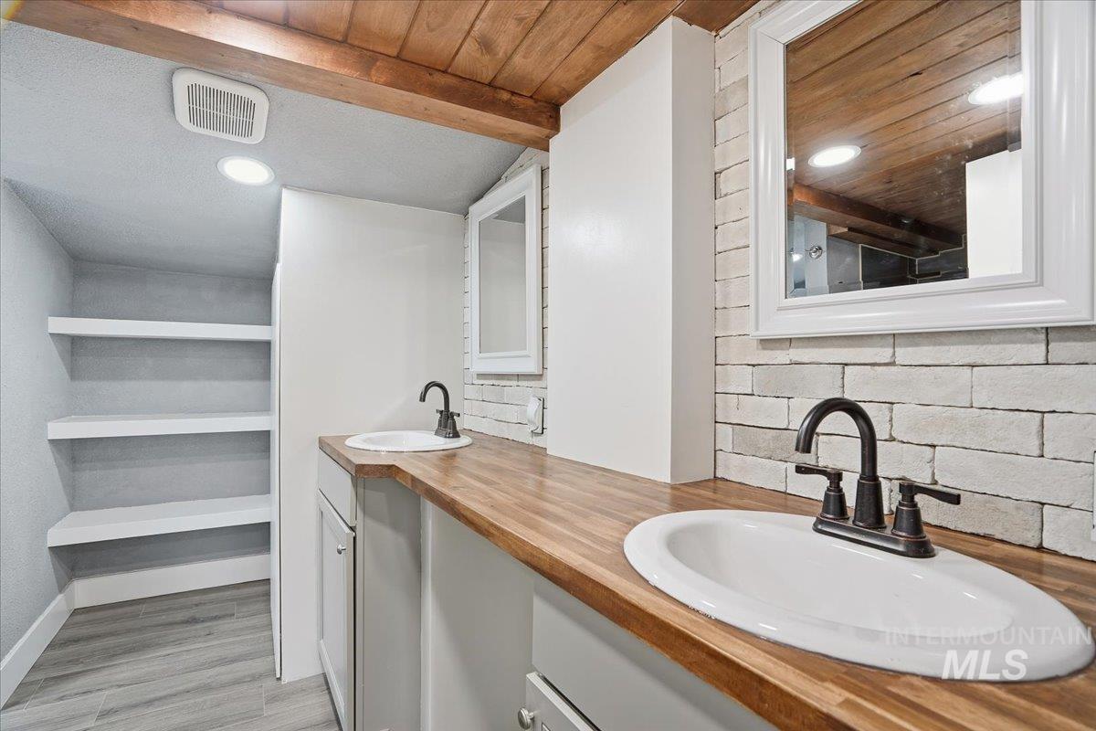 207 10th Avenue N., Nampa, Idaho 83687, 2 Bedrooms, 1 Bathroom, Residential For Sale, Price $334,000,MLS 98971788