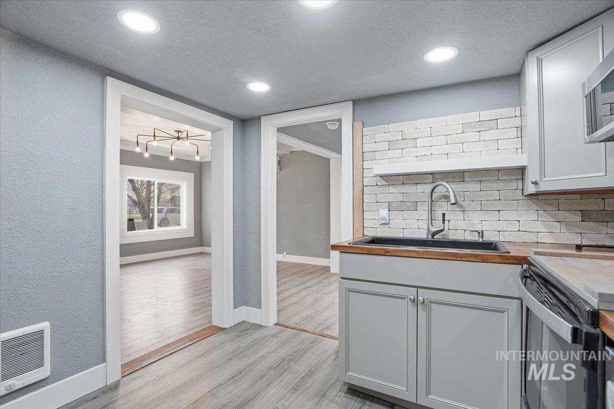 207 10th Avenue N., Nampa, Idaho 83687, 2 Bedrooms, 1 Bathroom, Residential For Sale, Price $334,000,MLS 98971788