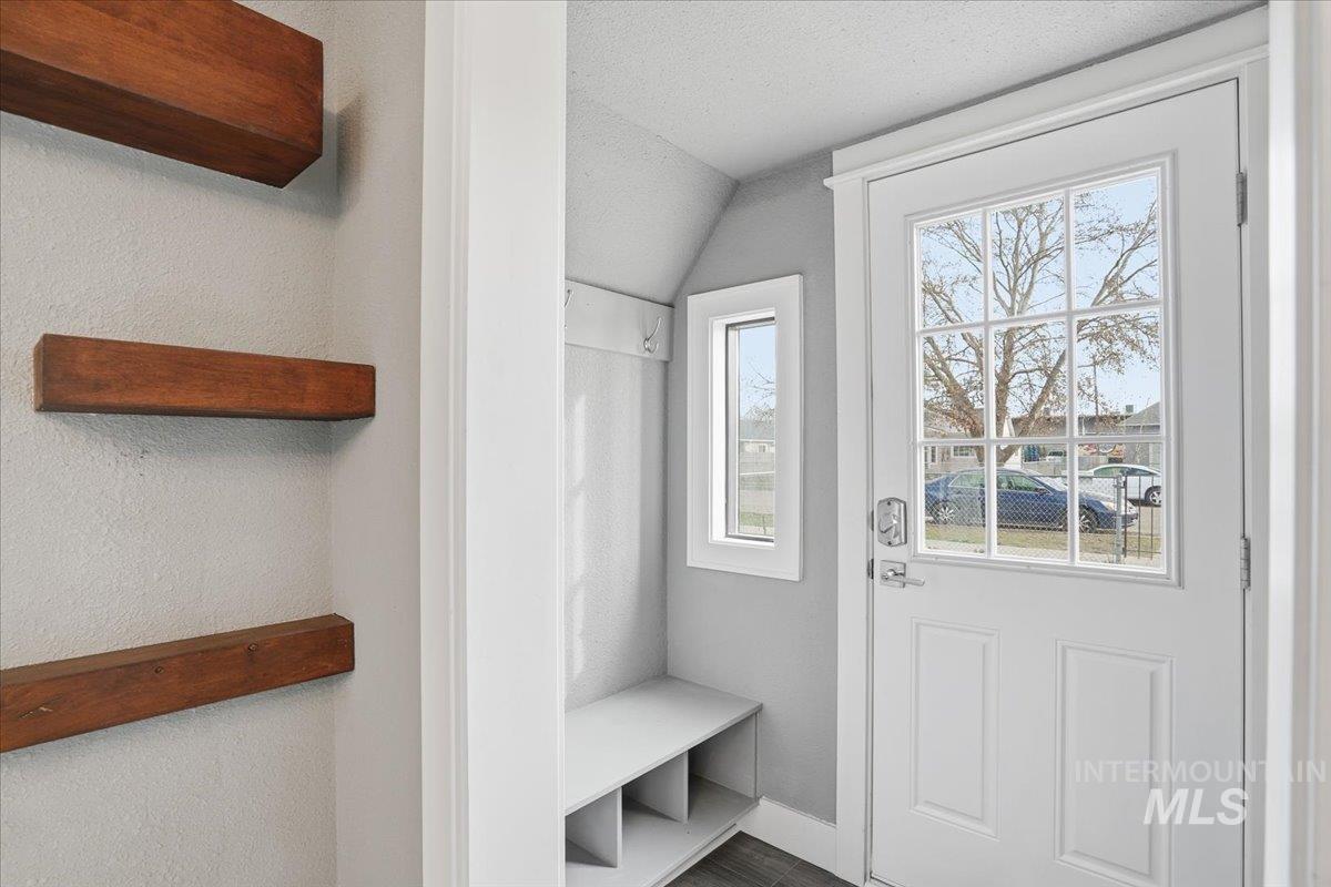 207 10th Avenue N., Nampa, Idaho 83687, 2 Bedrooms, 1 Bathroom, Residential For Sale, Price $334,000,MLS 98971788