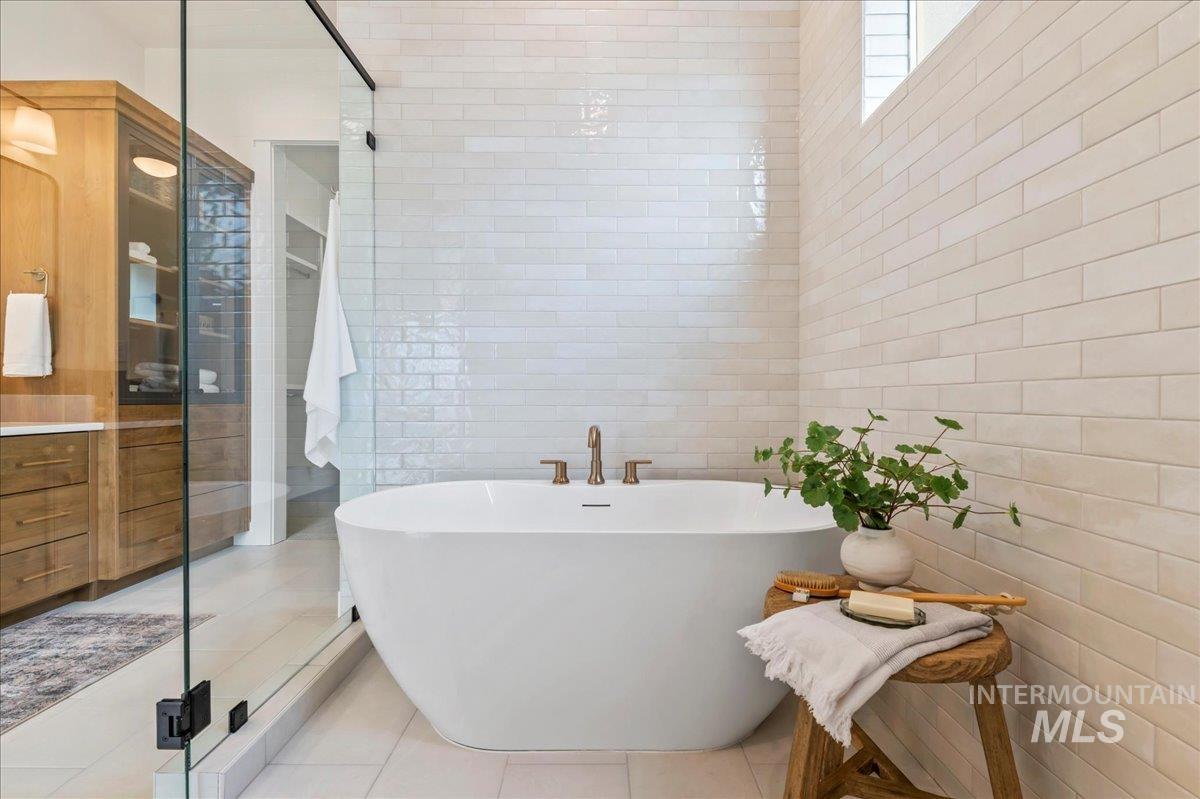 7349 W Feather Edge St, Eagle, Idaho 83616, 4 Bedrooms, 4.5 Bathrooms, Residential For Sale, Price $1,230,000,MLS 98971789