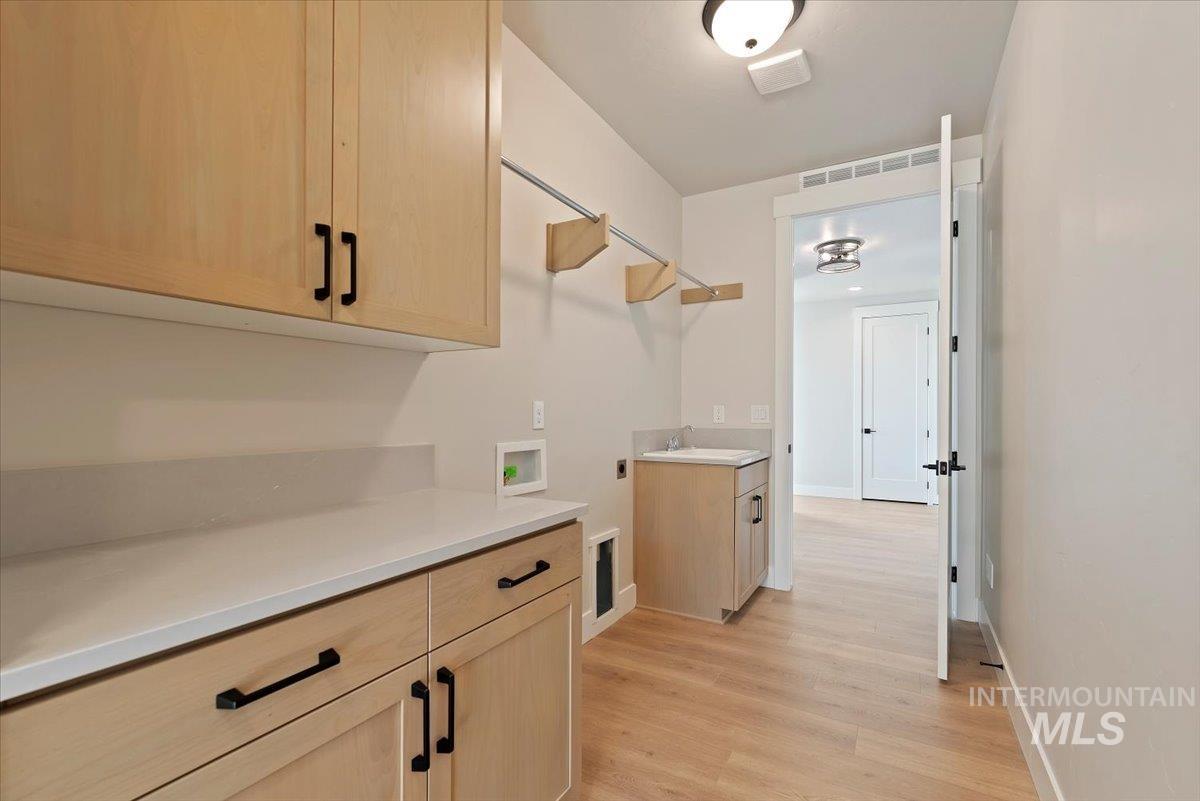 7760 W Flathead Lake St, Eagle, Idaho 83616, 4 Bedrooms, 2.5 Bathrooms, Residential For Sale, Price $899,900,MLS 98971790