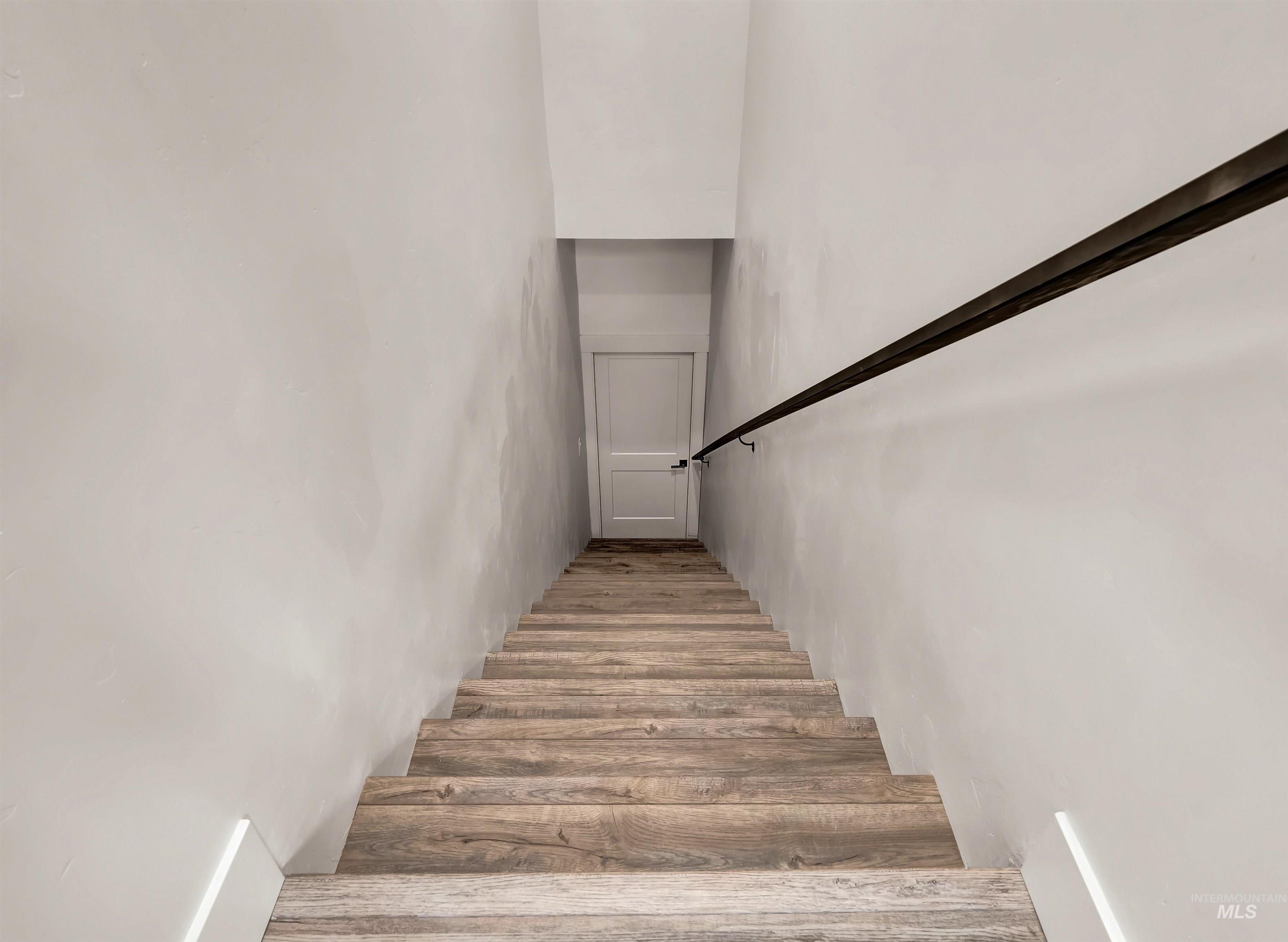 Lot 32 Blk 1 Raven Loop, Cascade, Idaho 83611, 2 Bedrooms, 2 Bathrooms, Residential Income For Sale, Price $1,249,000,MLS 98971795