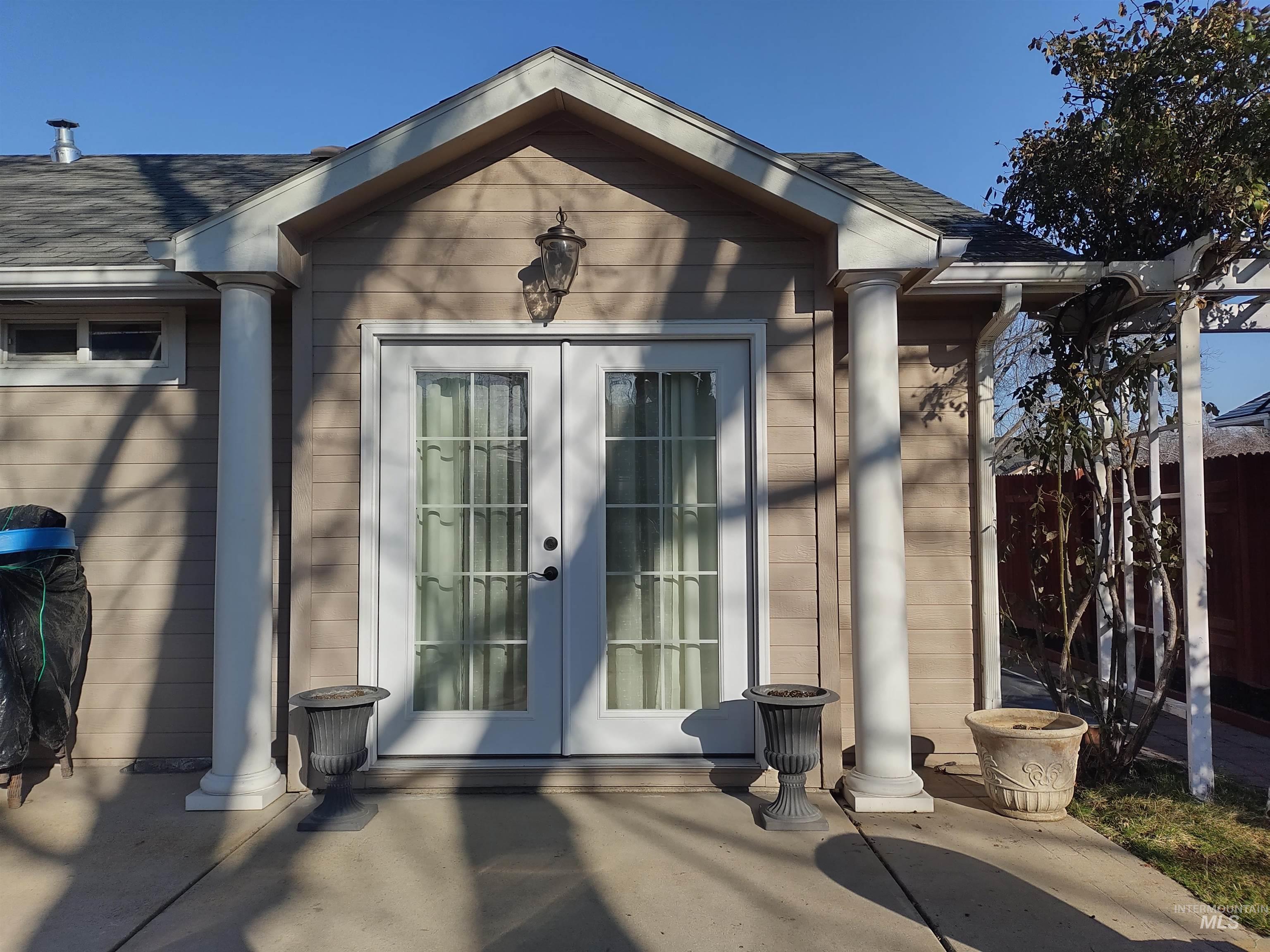 9249 W Carousel St, Boise, Idaho 83709, 3 Bedrooms, 2 Bathrooms, Residential For Sale, Price $459,900,MLS 98971801