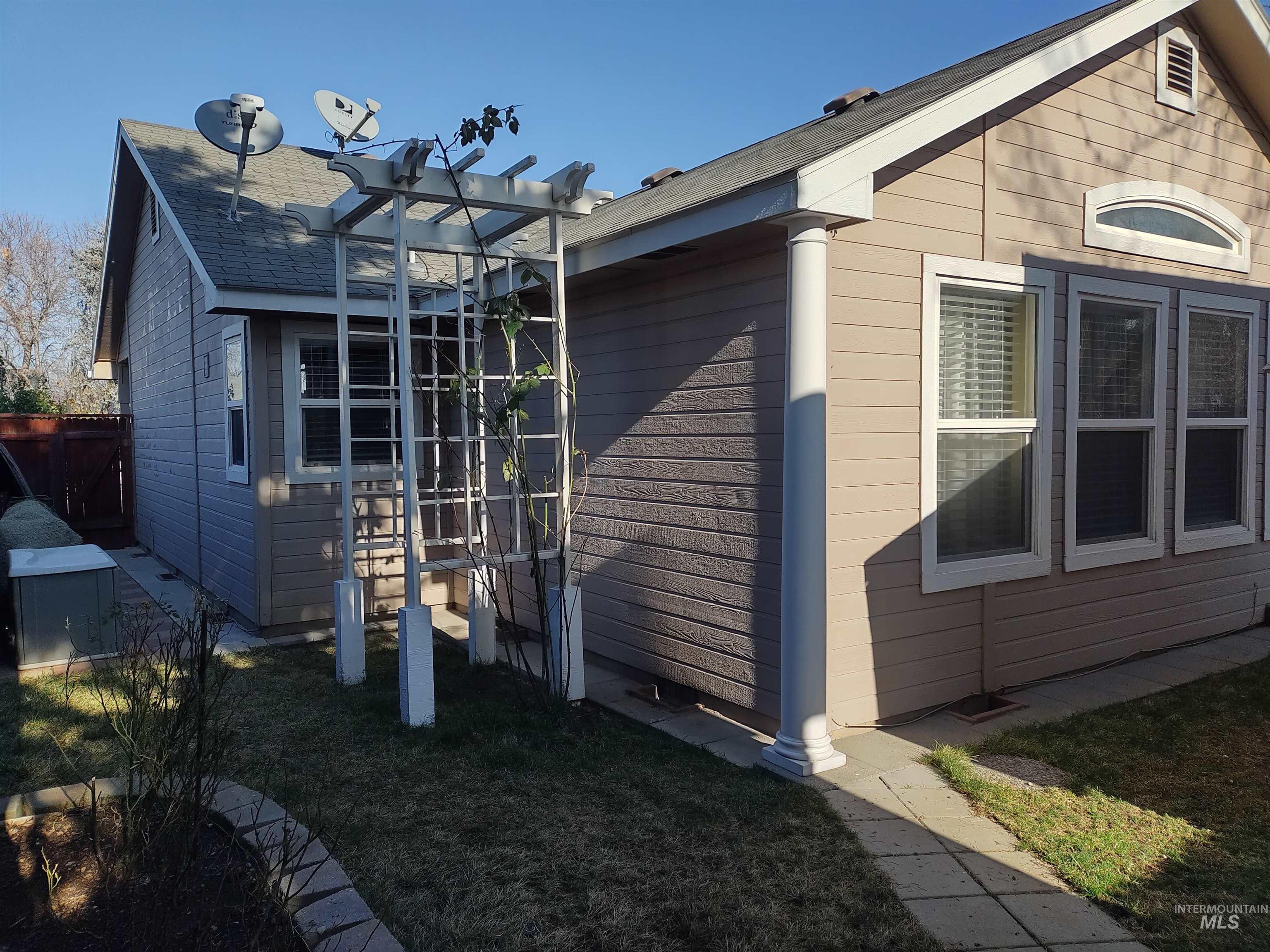 9249 W Carousel St, Boise, Idaho 83709, 3 Bedrooms, 2 Bathrooms, Residential For Sale, Price $459,900,MLS 98971801