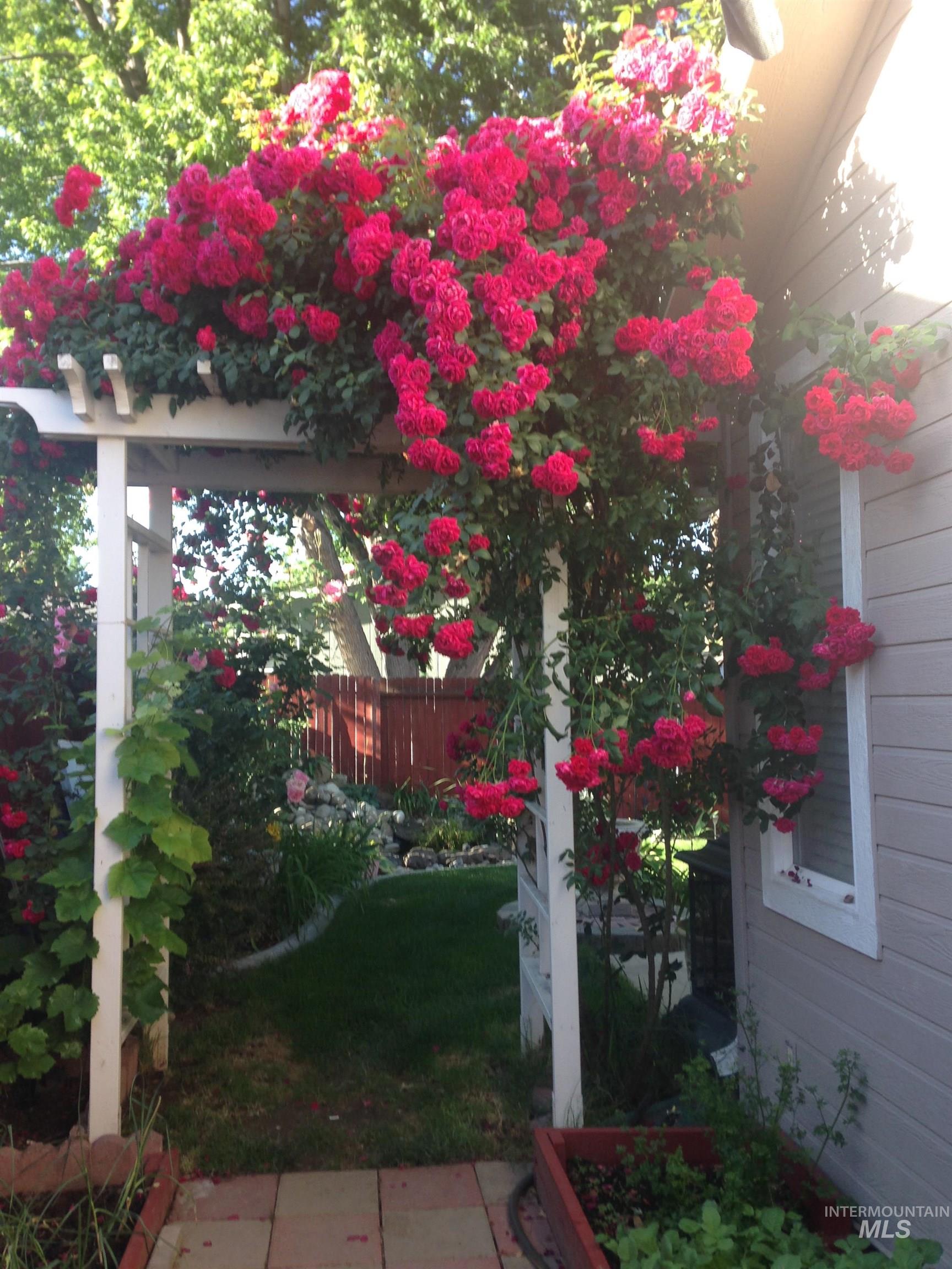 9249 W Carousel St, Boise, Idaho 83709, 3 Bedrooms, 2 Bathrooms, Residential For Sale, Price $459,900,MLS 98971801