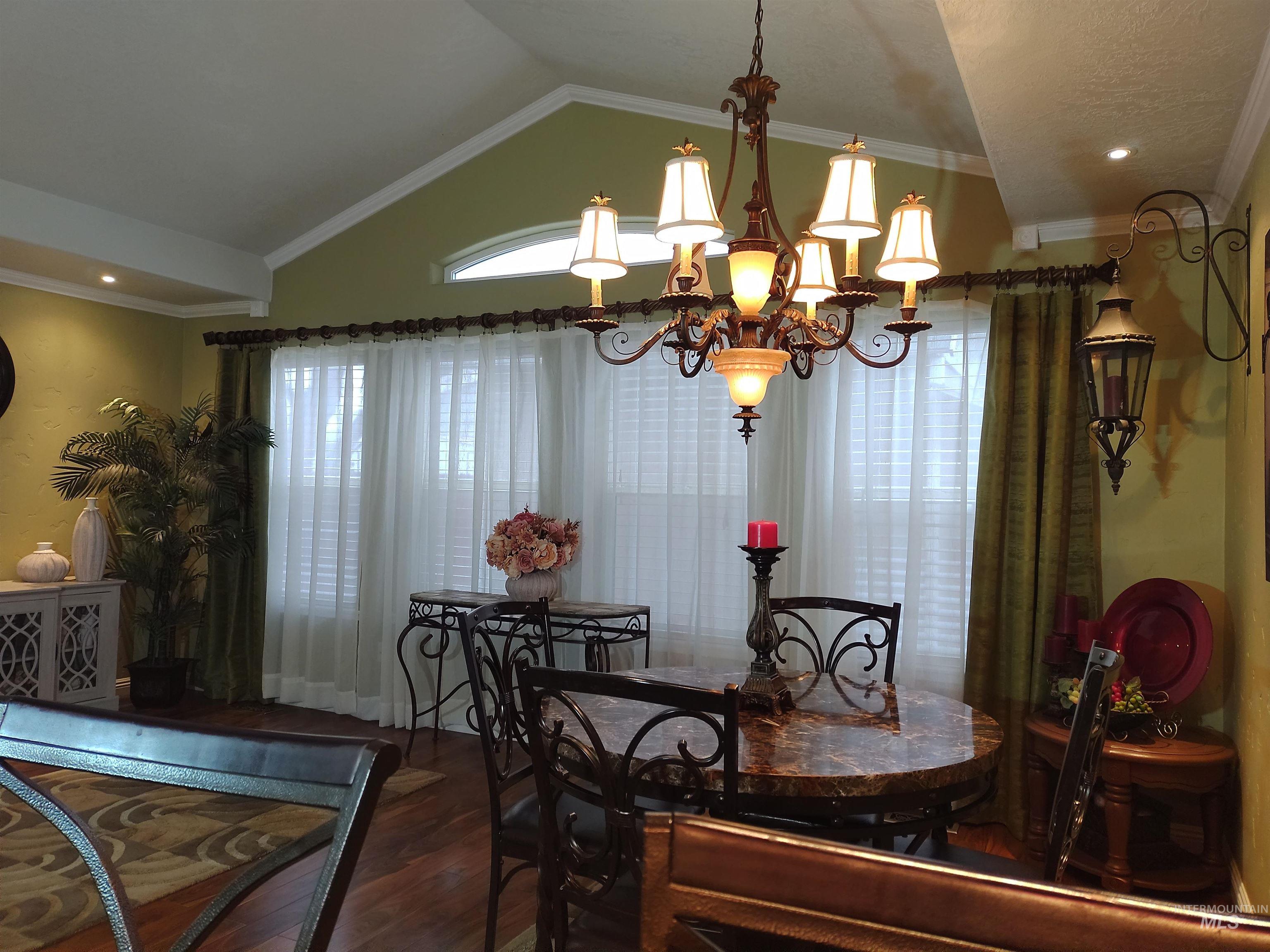 9249 W Carousel St, Boise, Idaho 83709, 3 Bedrooms, 2 Bathrooms, Residential For Sale, Price $459,900,MLS 98971801