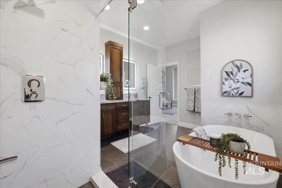 570 N Cove Colony Way, Eagle, Idaho 83616, 4 Bedrooms, 3.5 Bathrooms, Residential For Sale, Price $1,795,000,MLS 98971803