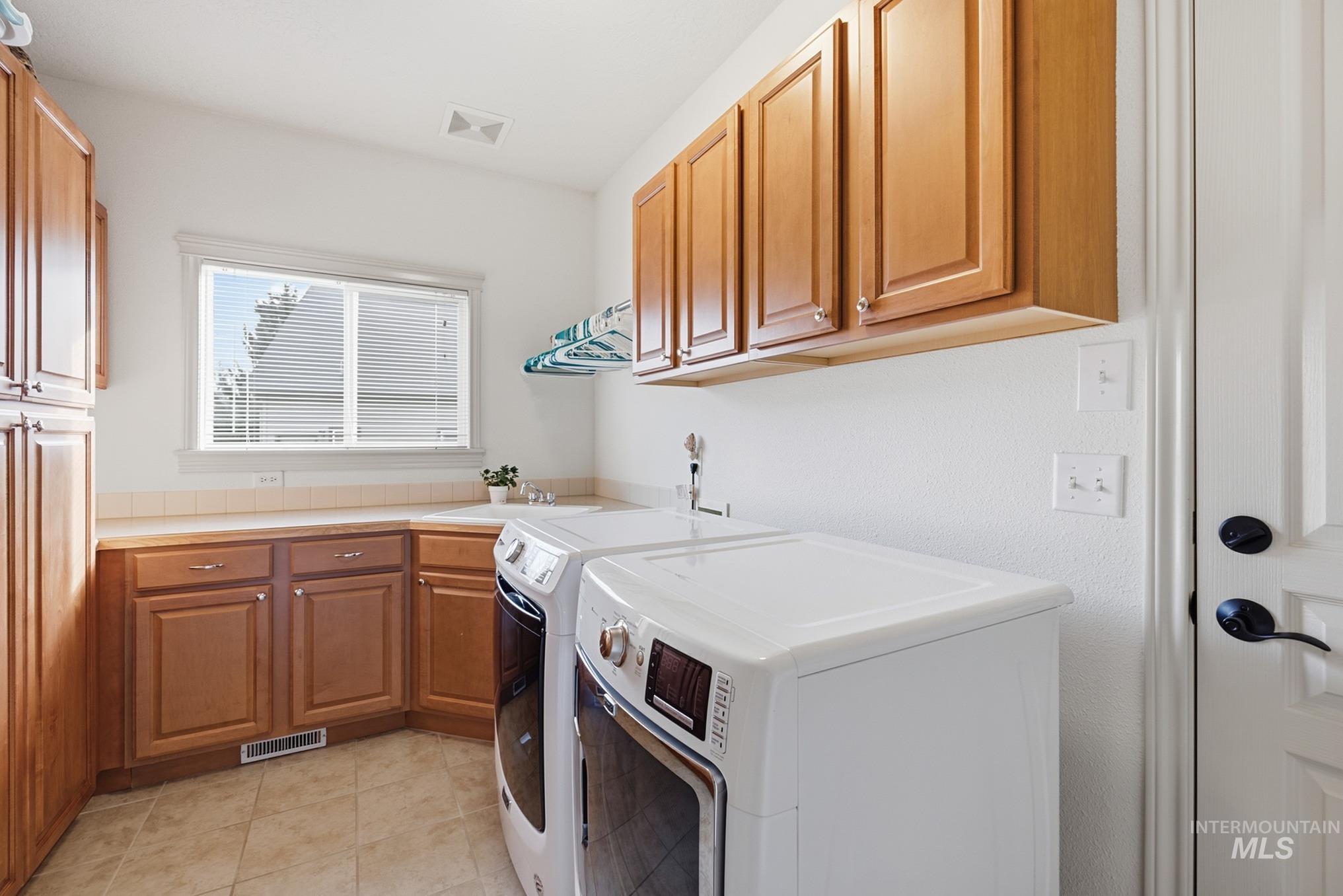 570 N Cove Colony Way, Eagle, Idaho 83616, 4 Bedrooms, 3.5 Bathrooms, Residential For Sale, Price $1,849,900,MLS 98971803