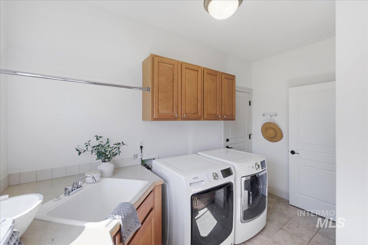 570 N Cove Colony Way, Eagle, Idaho 83616, 4 Bedrooms, 3.5 Bathrooms, Residential For Sale, Price $1,795,000,MLS 98971803