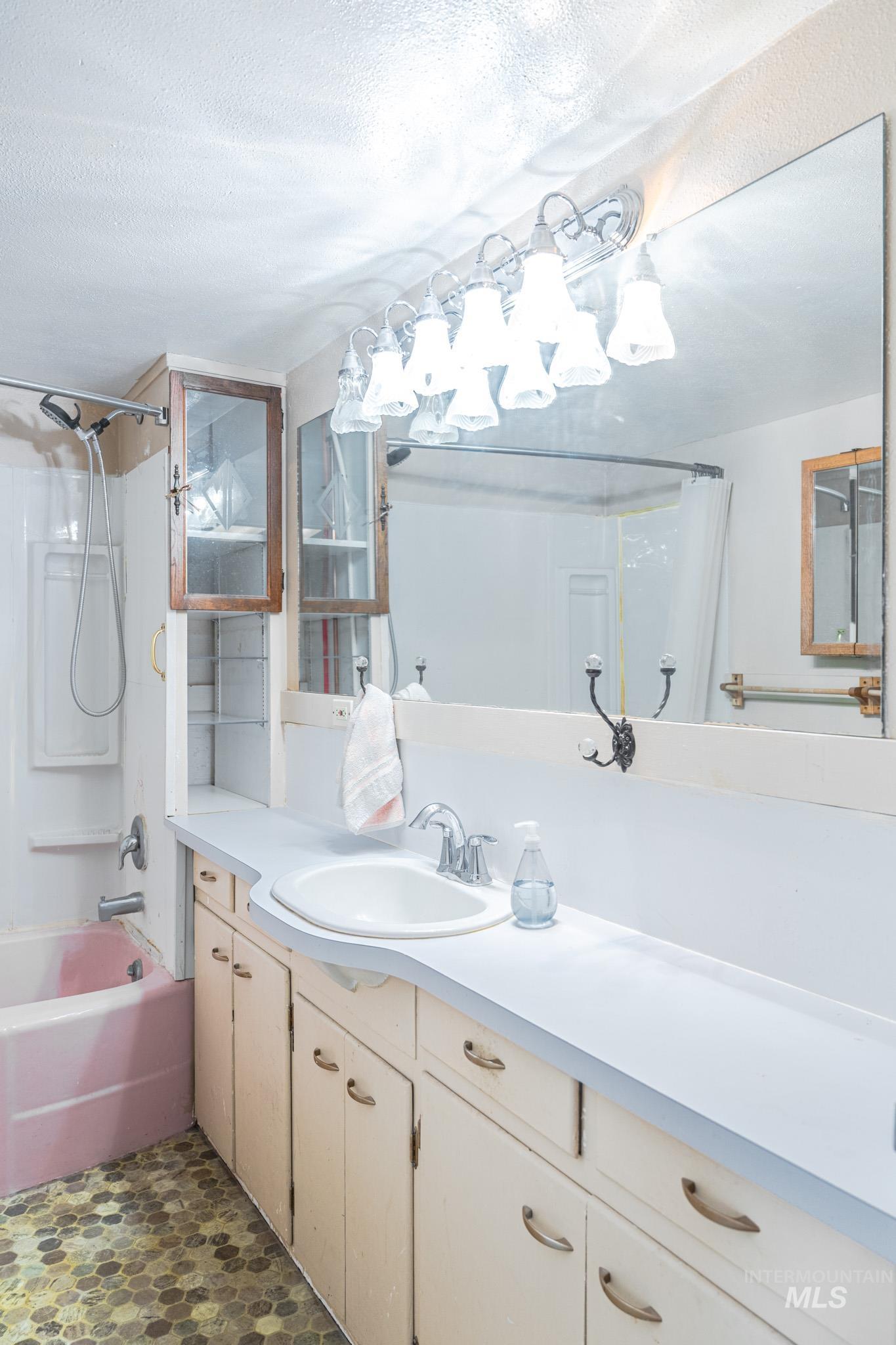 510 NW 1st St, Ontario, Oregon 97914-0000, 2 Bedrooms, 1 Bathroom, Residential For Sale, Price $279,999,MLS 98971807