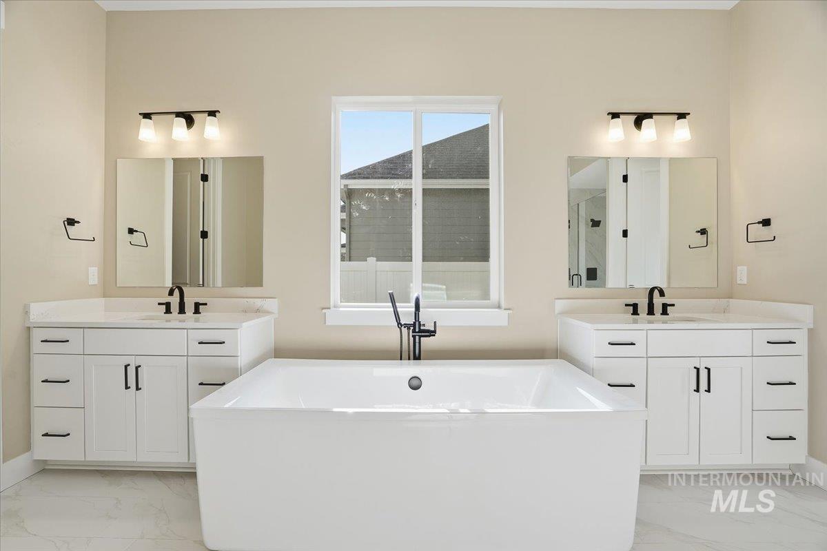 900 N Falling Water Way, Eagle, Idaho 83616, 3 Bedrooms, 3.5 Bathrooms, Residential For Sale, Price $789,990,MLS 98971808