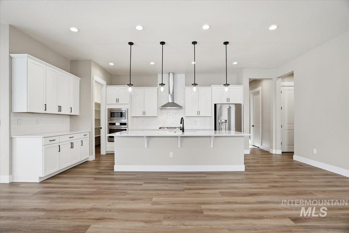 900 N Falling Water Way, Eagle, Idaho 83616, 3 Bedrooms, 3.5 Bathrooms, Residential For Sale, Price $789,990,MLS 98971808