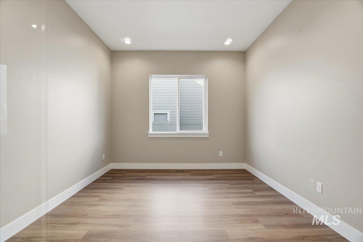 900 N Falling Water Way, Eagle, Idaho 83616, 3 Bedrooms, 3.5 Bathrooms, Residential For Sale, Price $789,990,MLS 98971808